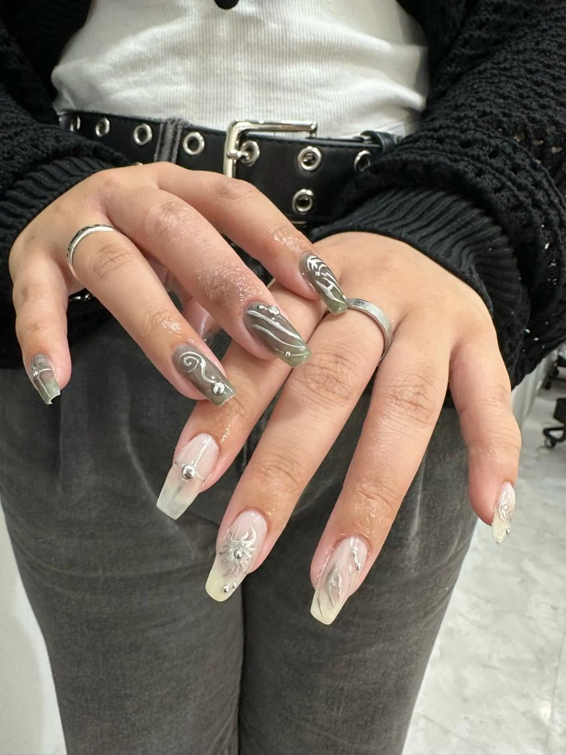 ネイル 個性派ネイル 🌼 ハルカ ♡の眉毛・アイブロウイメージ