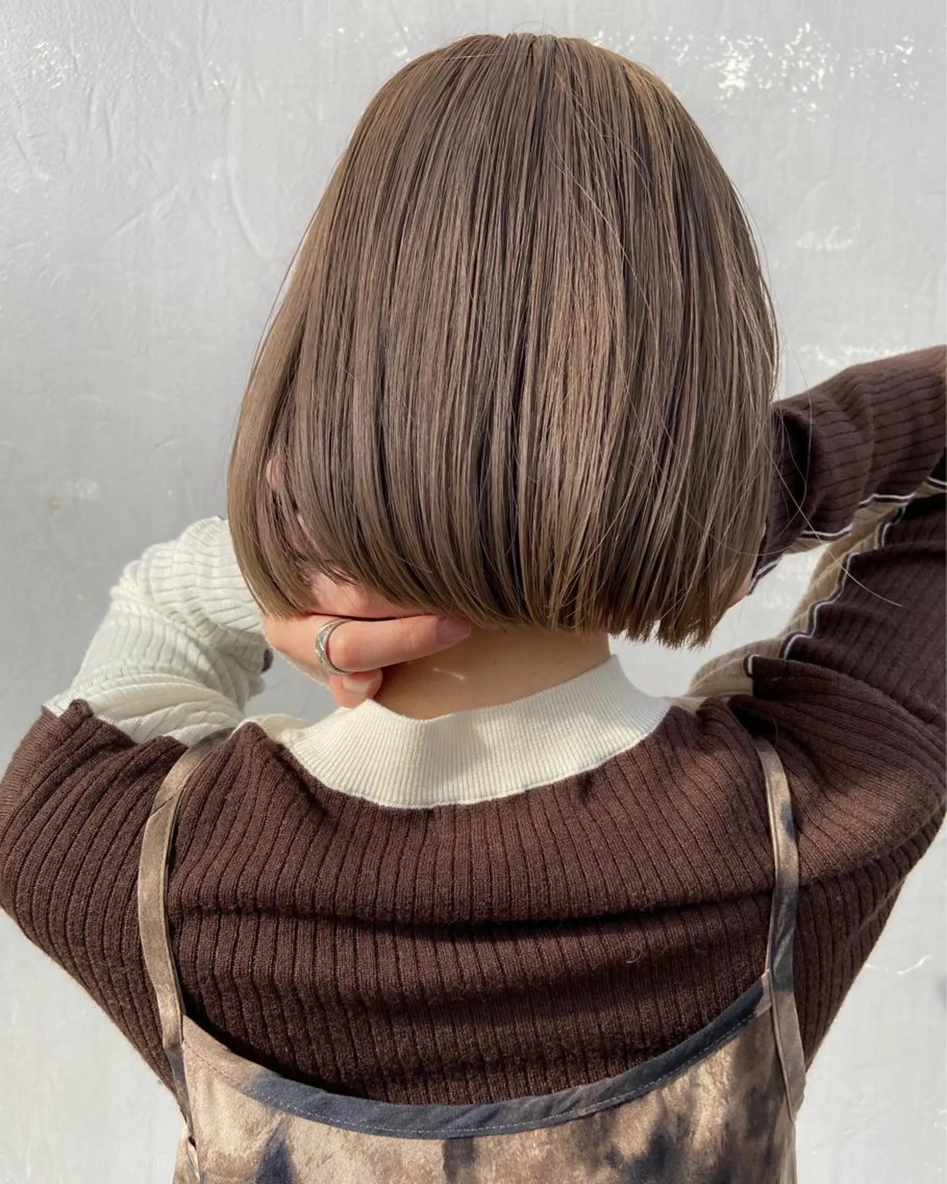 ミディアム カラー ベージュカラー ブリーチ ケアブリーチ グラデーションカラー グレージュ カット ヘアカラー トリートメント 岡本康平/ボブ/ブリ ーチ/酸性ストレートのヘアスタイル