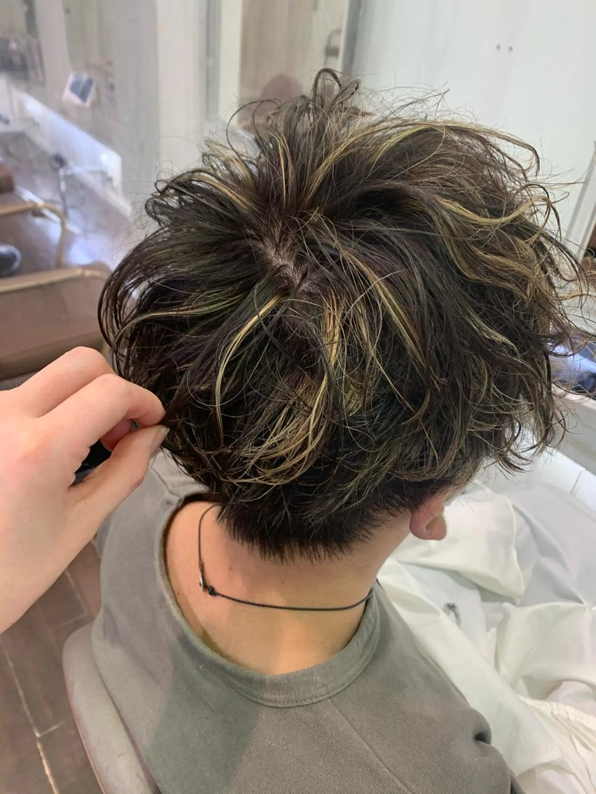 ミディアム カラー メンズ 三矢 ちなつのヘアスタイル