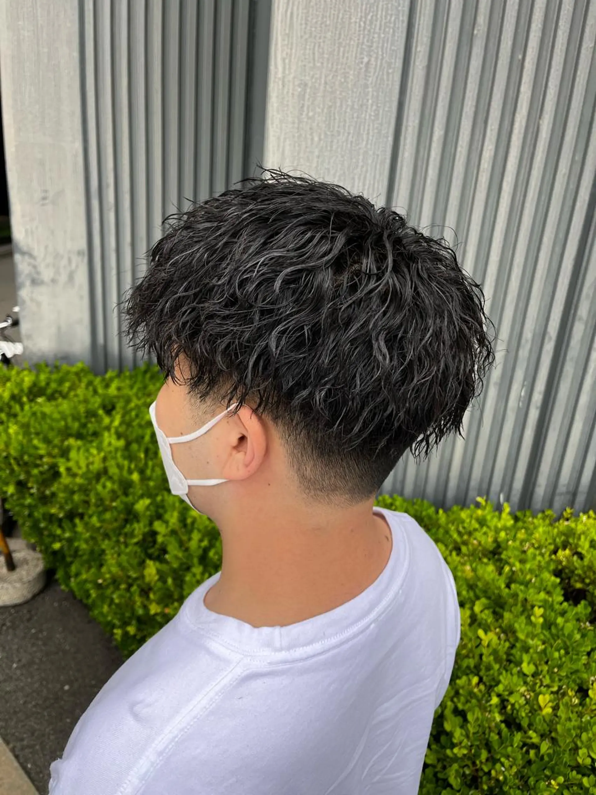 ショート パーマ メンズ フェードカット メンズハイトーン メンズパーマ &CREW スタッフのヘアスタイル