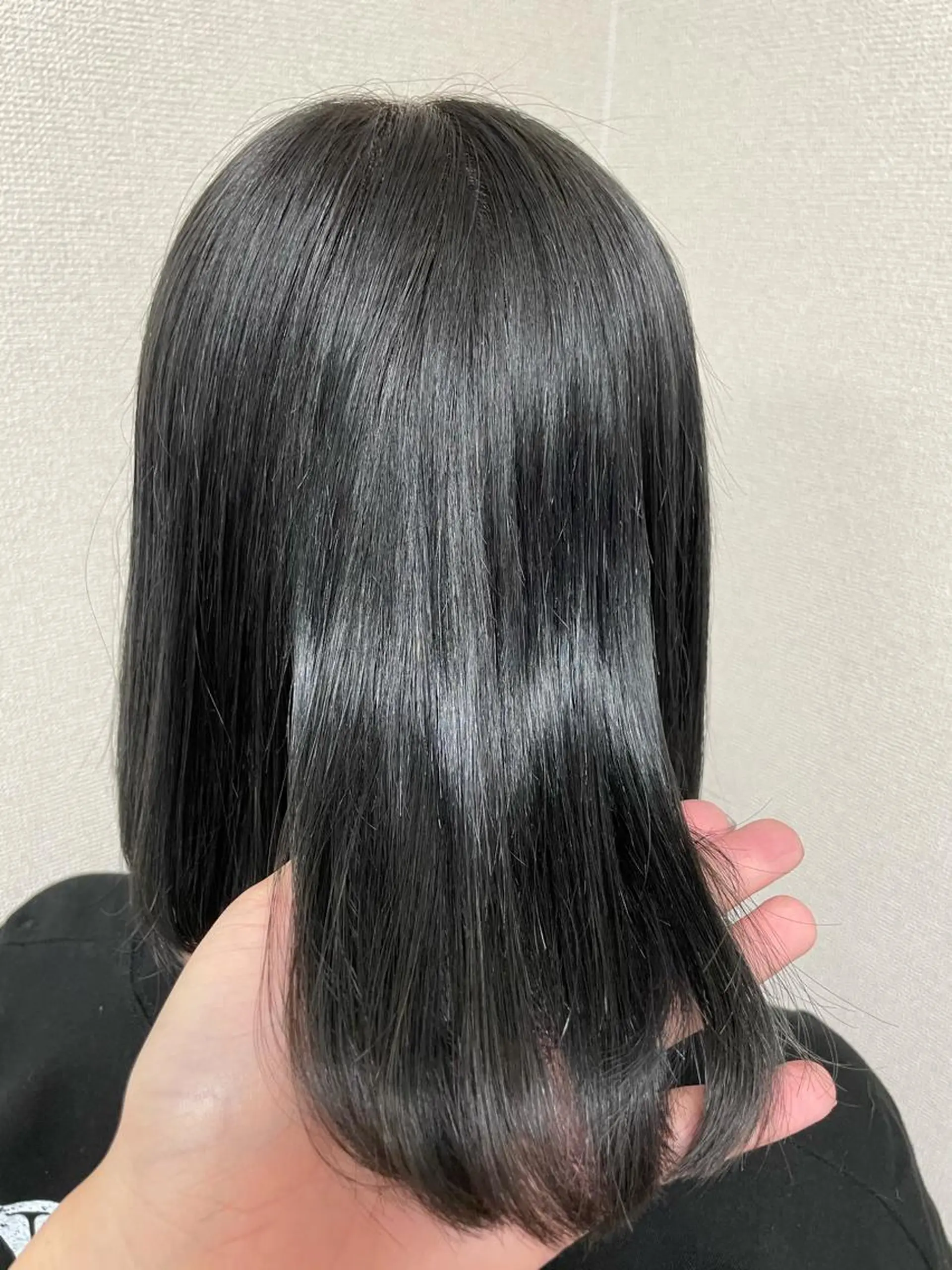 ミディアム アッシュ アッシュグレー 髪質改善お任せ ください♪ひとみのヘアスタイル