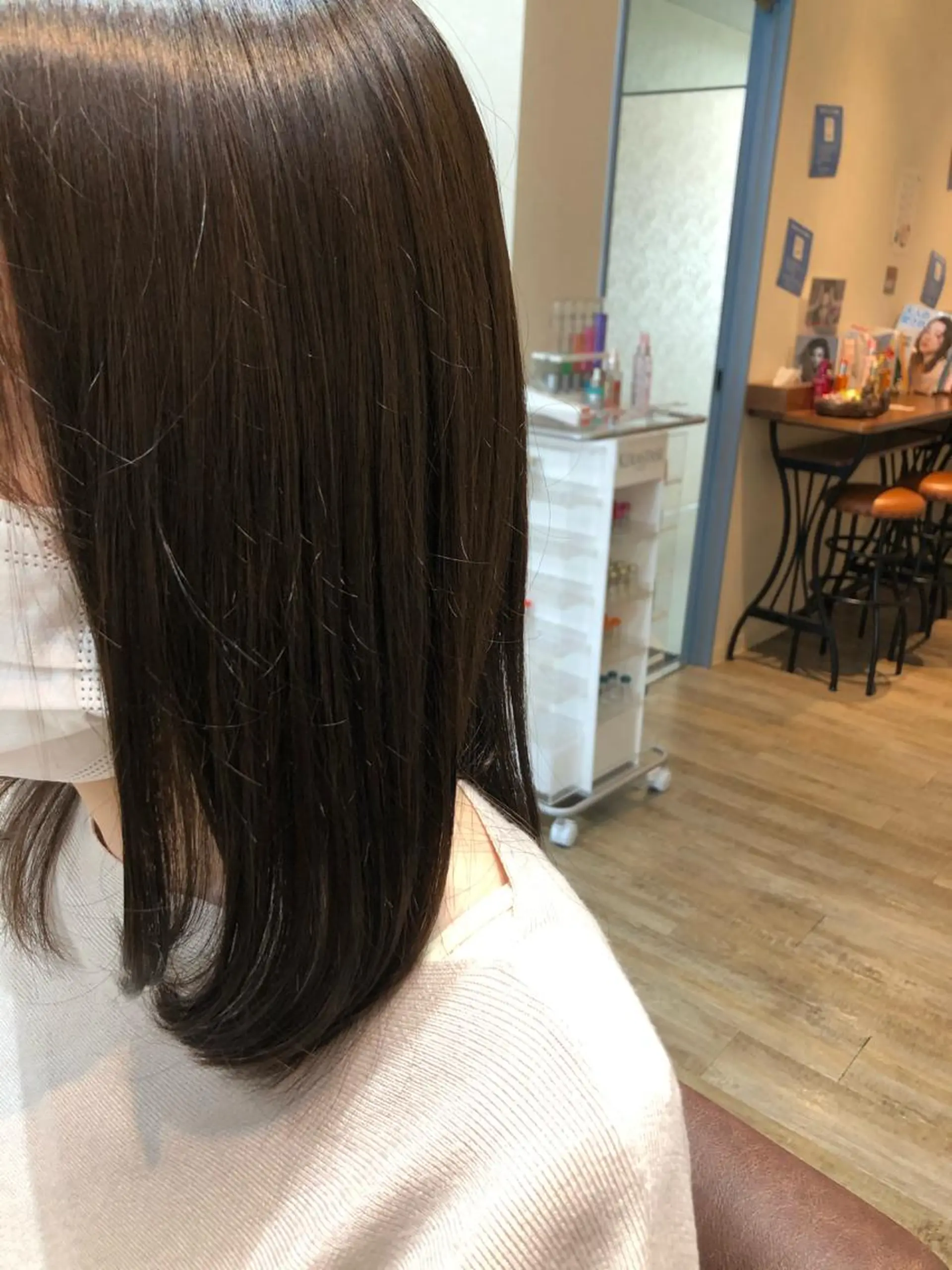 セミロング カット ヘアカラー 縮毛矯正 トリートメント ⭐️艶髪⭐️髪質改善 newi町田 山本のヘアスタイル