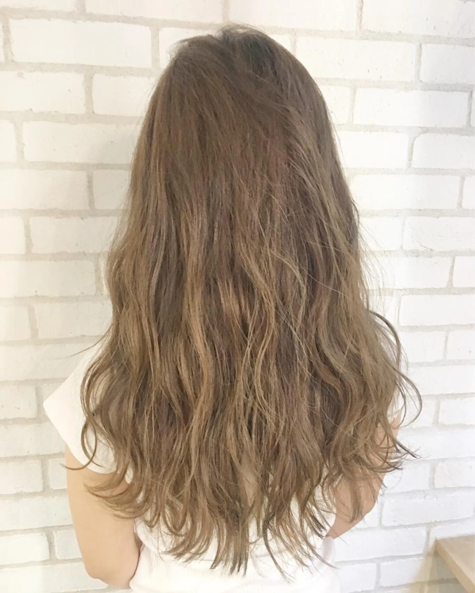 ロング カラー ベージュカラー ブロンド ブロンドベージュ ハイライトカラー ハイライト 佐藤 高徳のヘアスタイル