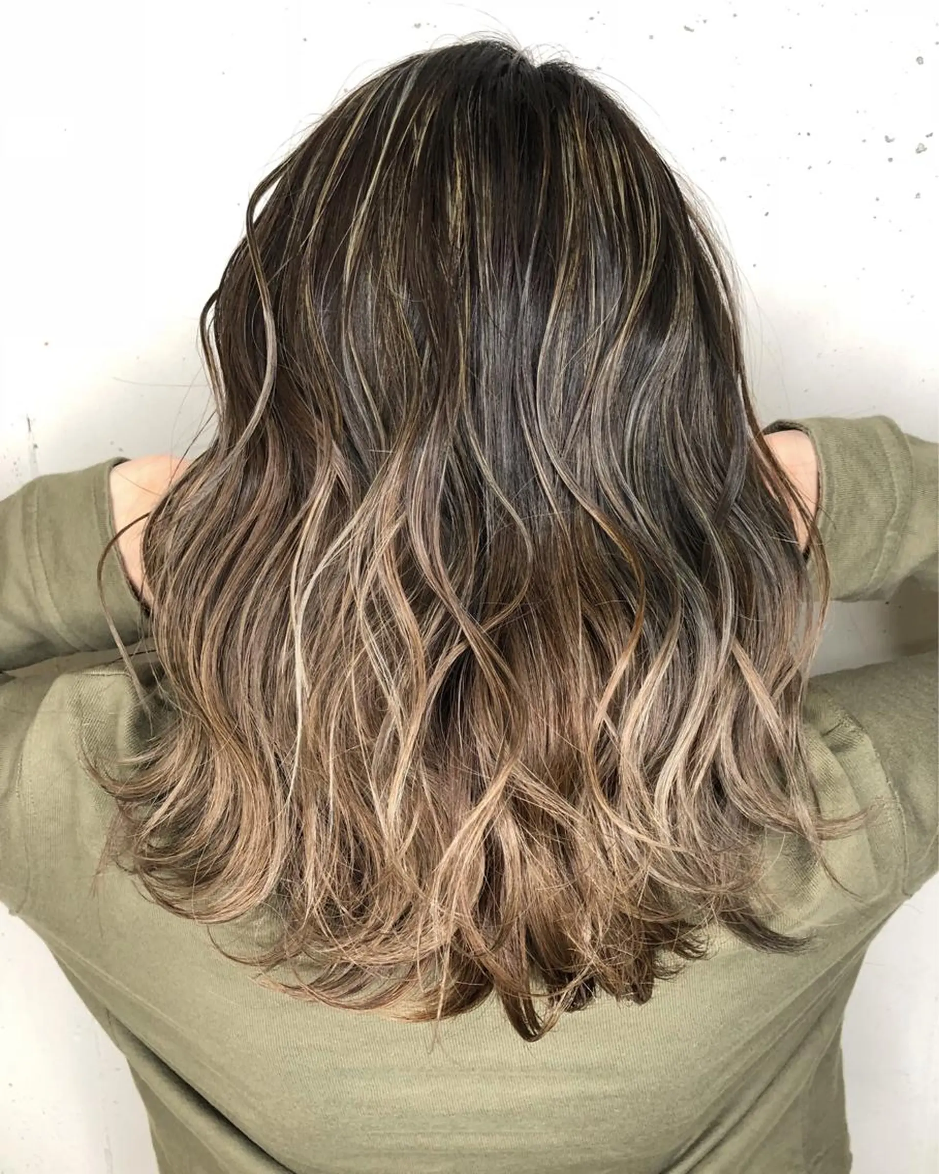 セミロング ヘアカラー to youハイライトのヘアスタイル