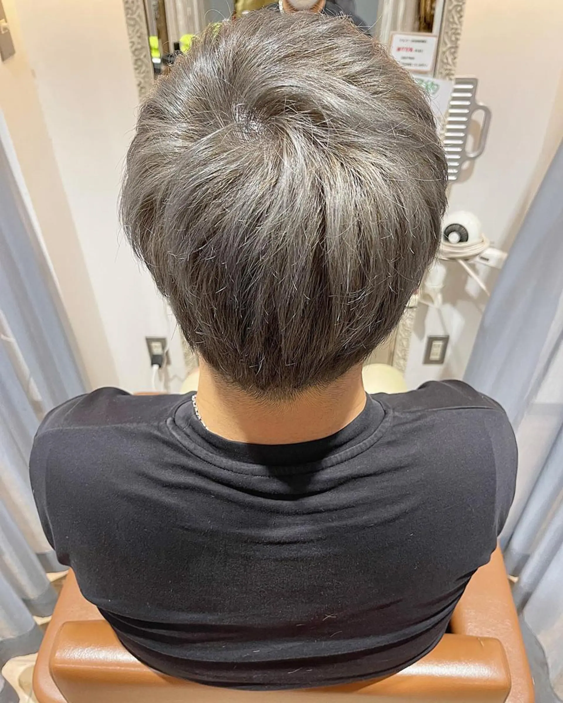 カラー ショートボブ バレイヤージュ 黒髪 ブリーチ ブルーカラー 🫧髪質改善艶カラー _マエダ 🫧のヘアスタイル