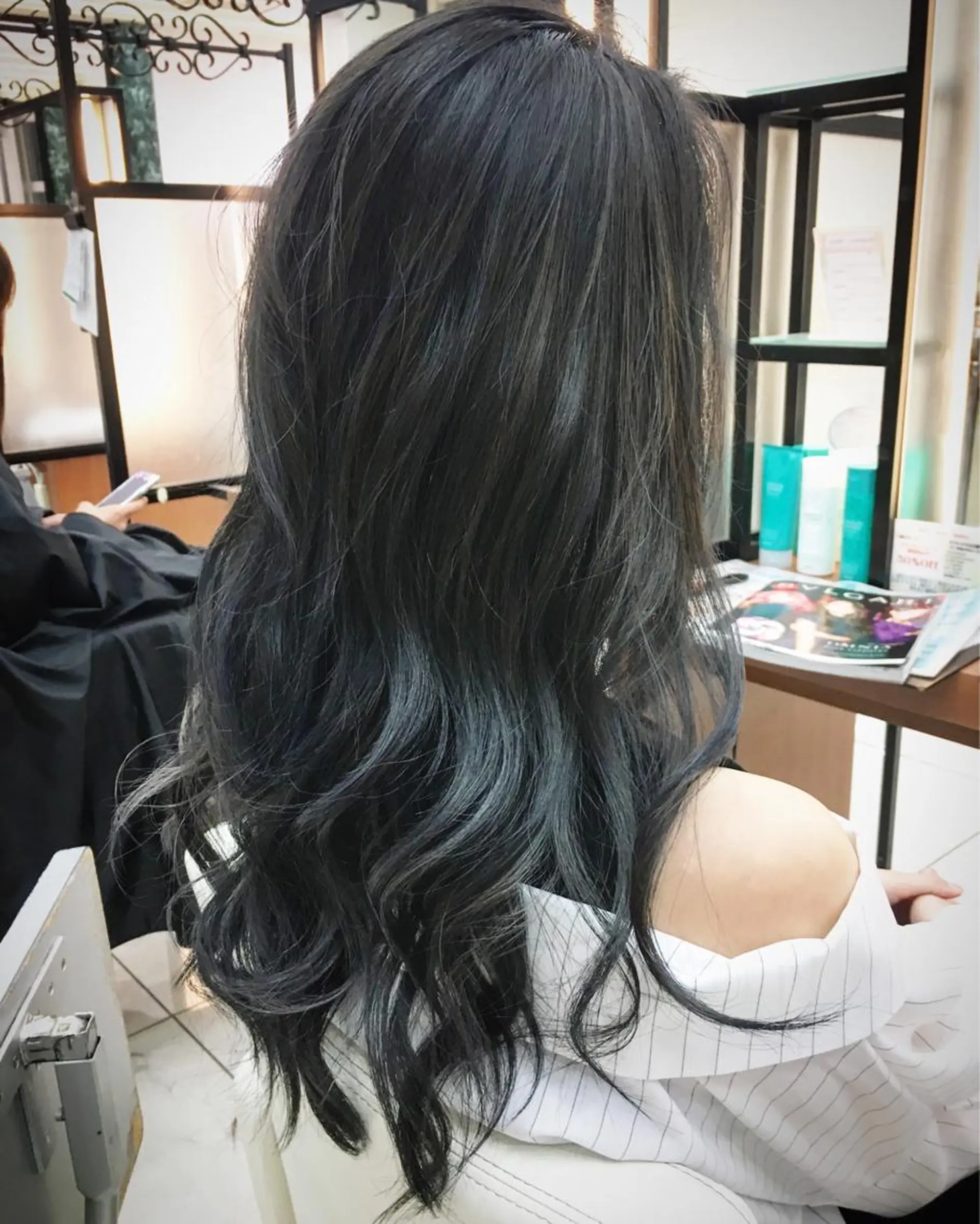 カラー アッシュ ブルーカラー ブルーアッシュ イルミナカラー 外国人風カラー カット ヘアカラー トリートメント ブリーチ/バレイヤ ージュ川端裕司のヘアスタイル