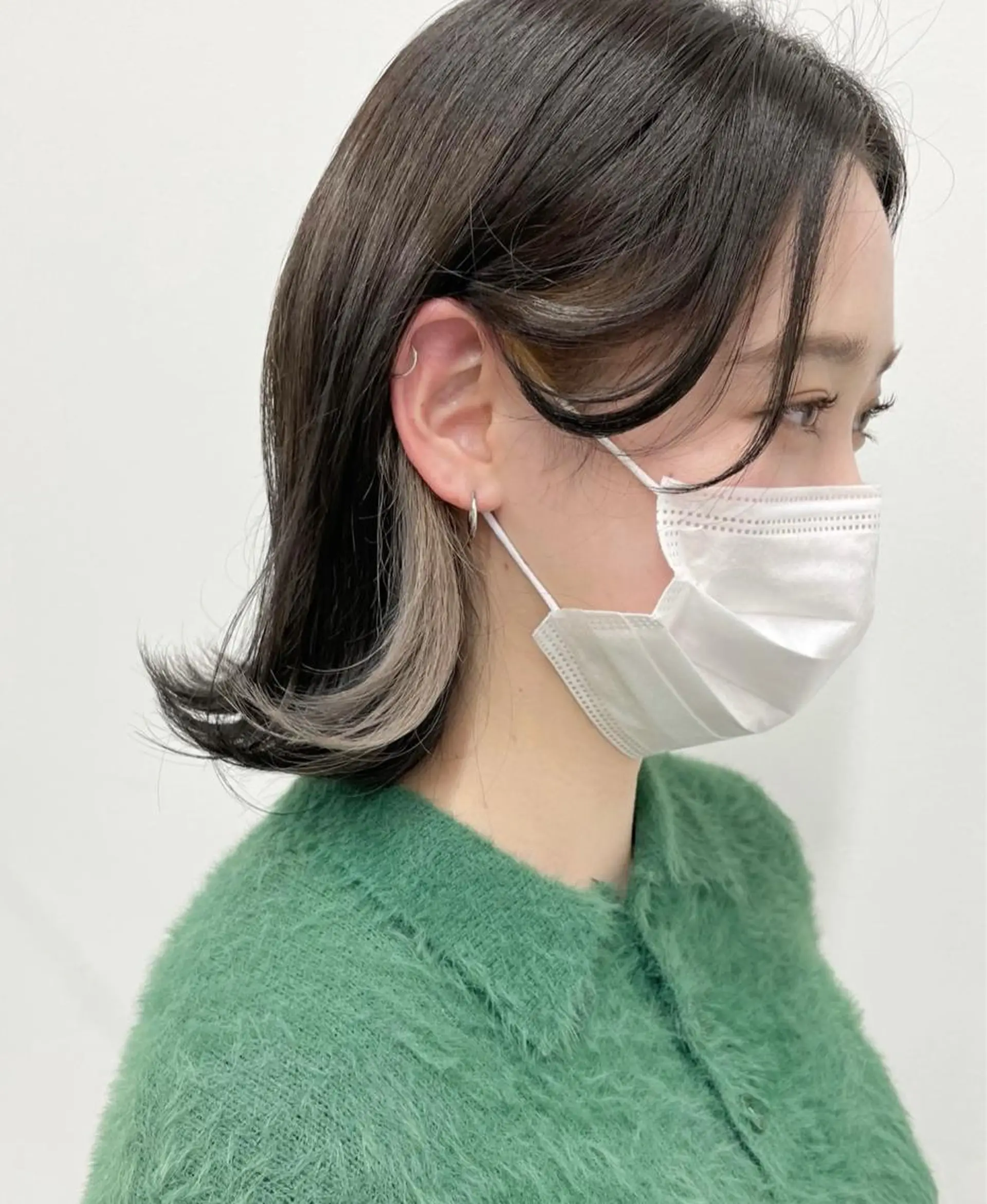 ミディアム カラー ヘアアレンジ ブリーチ イヤリングカラー グレージュ シルバー シルバーグレージュ ヘアカラー トリートメント 🦄インナーカラー 🦄貫井彩花のヘアスタイル