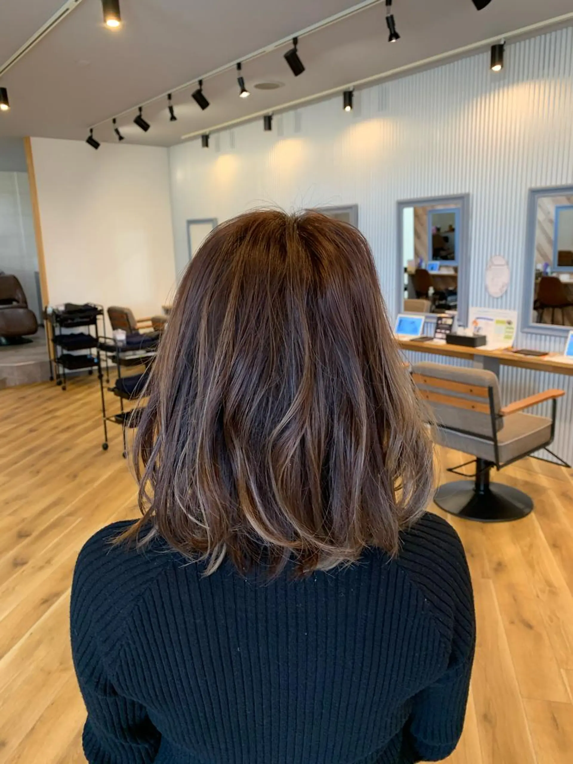 ミディアム カラー オーガニックカラー 髪質改善 トリートメント 髪質改善カラーズ カフェプラスのヘアスタイル