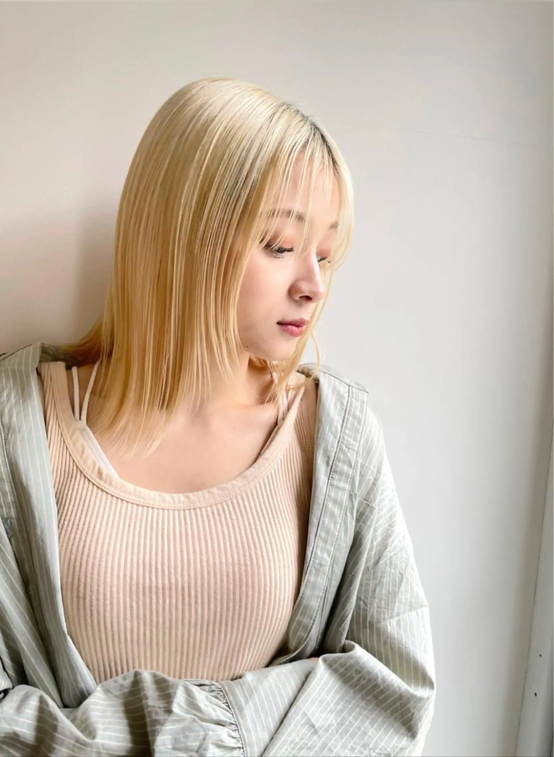 ショート カラー ヘアカラー ⭐ハイトーンブリーチ ミルクティーピンクのヘアスタイル