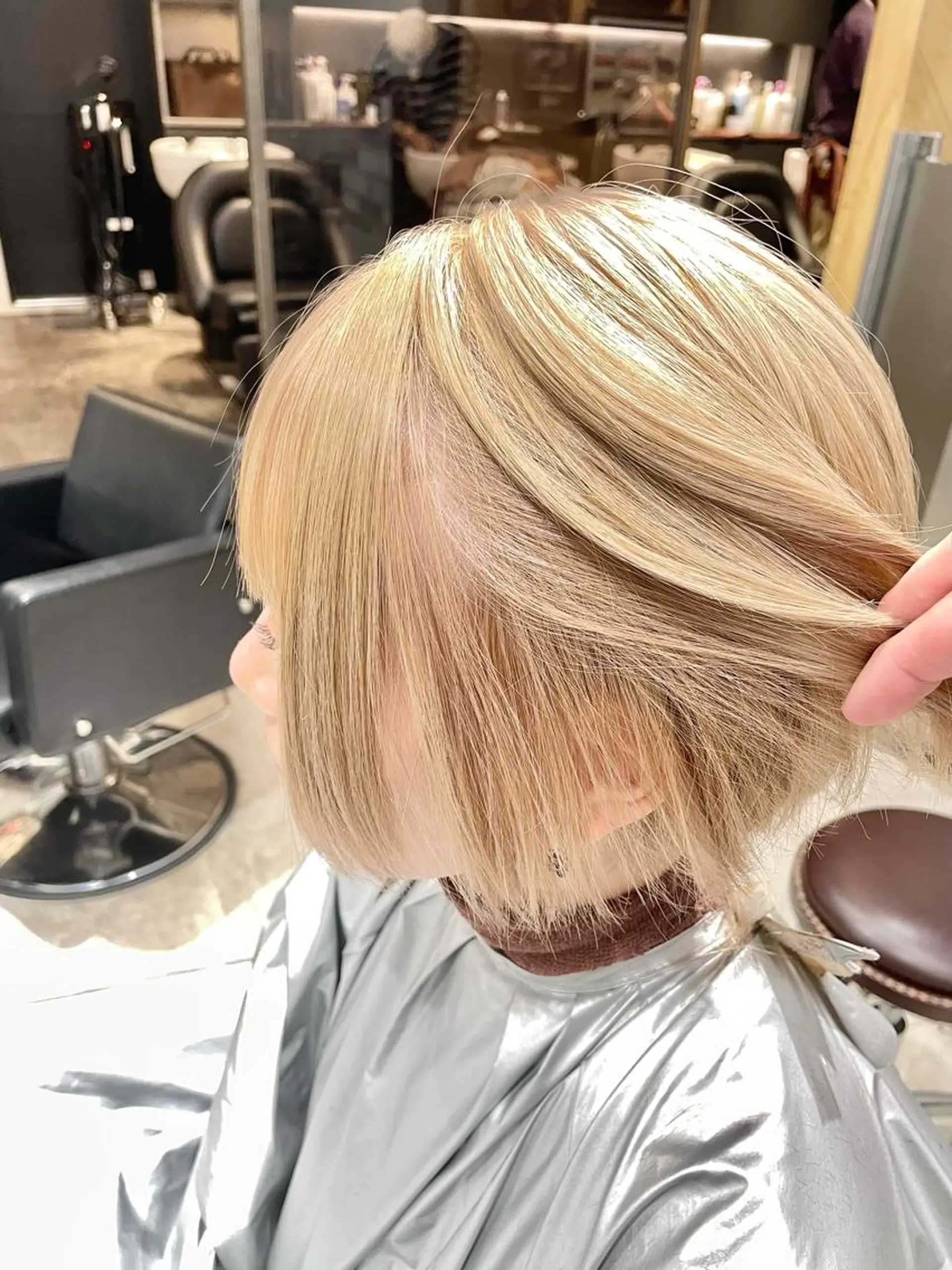 ショート カラー ベージュカラー ミルクティーベージュ ハイトーン×レイヤー ／遠藤将太のヘアスタイル