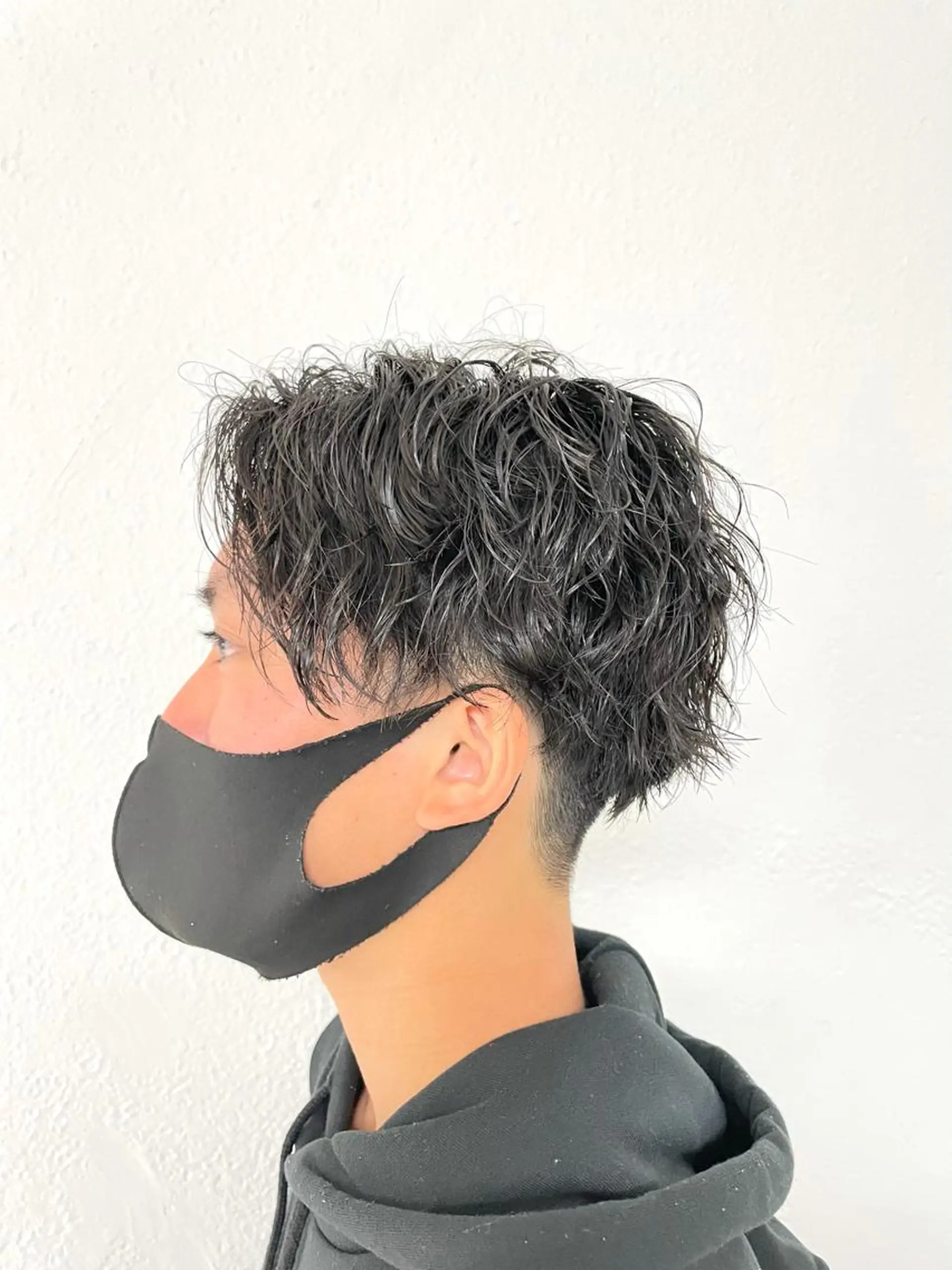 ミディアム パーマ メンズ センターパート 【東北メンズヘア1 位受賞🥇】本間祐太のヘアスタイル