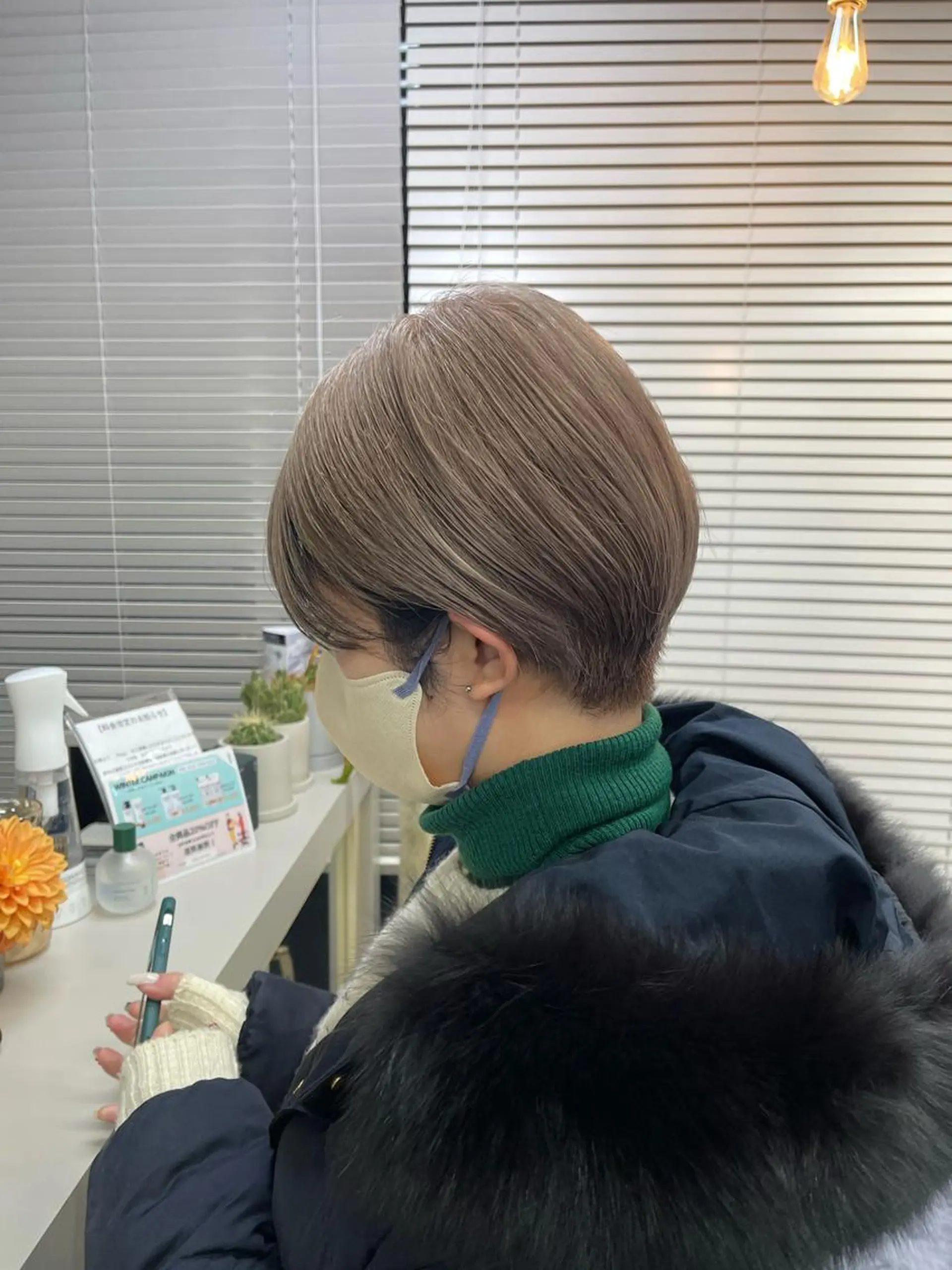 ショート カラー ベージュカラー ブリーチ ケアブリーチ ハイトーンカラー ホワイトベージュ ヘアカラー Peyp所属・早瀬裕之 パーマのヘアスタイル