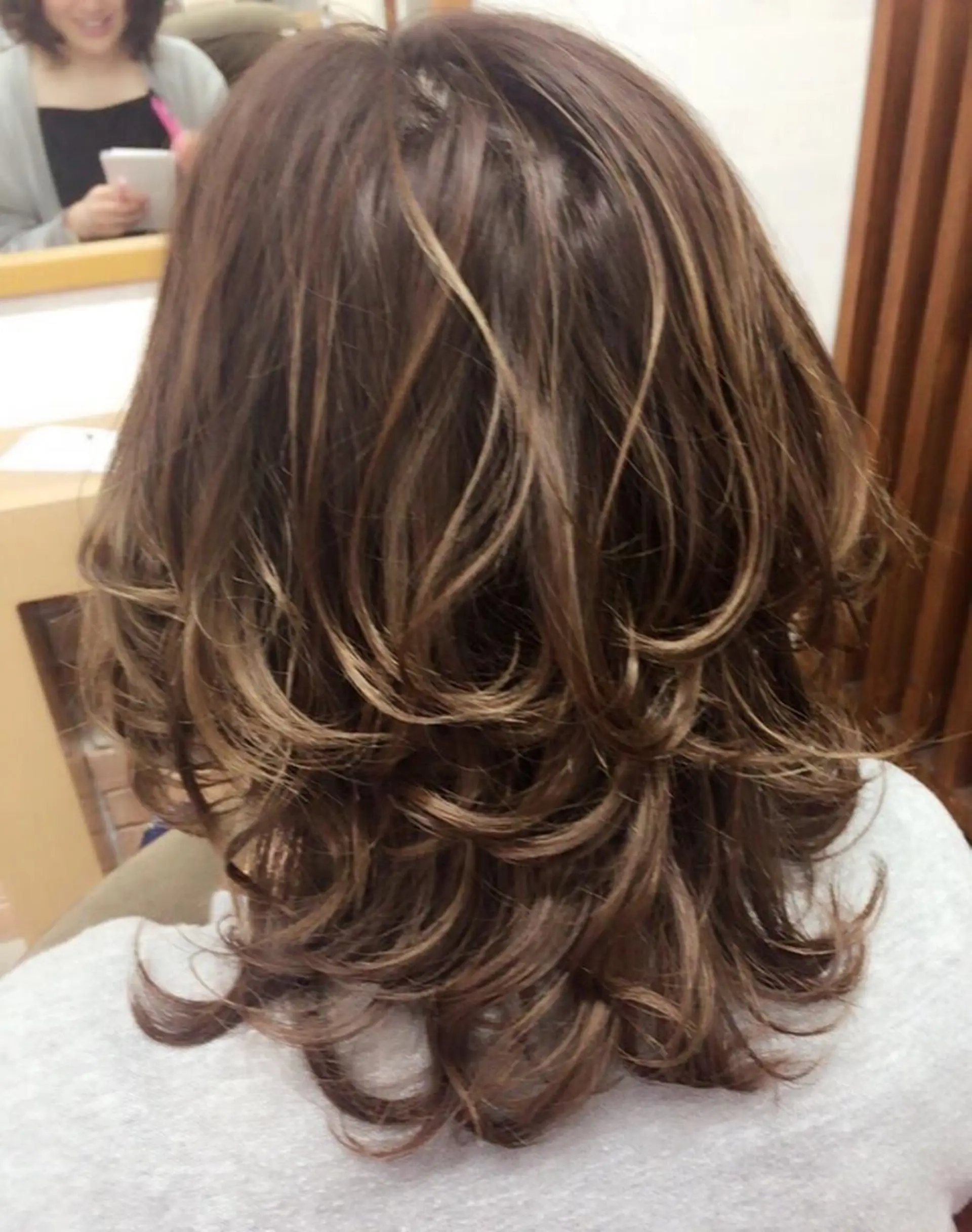ミディアム カラー ハイライトカラー ハイライト レイヤーカット hair studio nico所属・田中 健太郎のヘアスタイル
