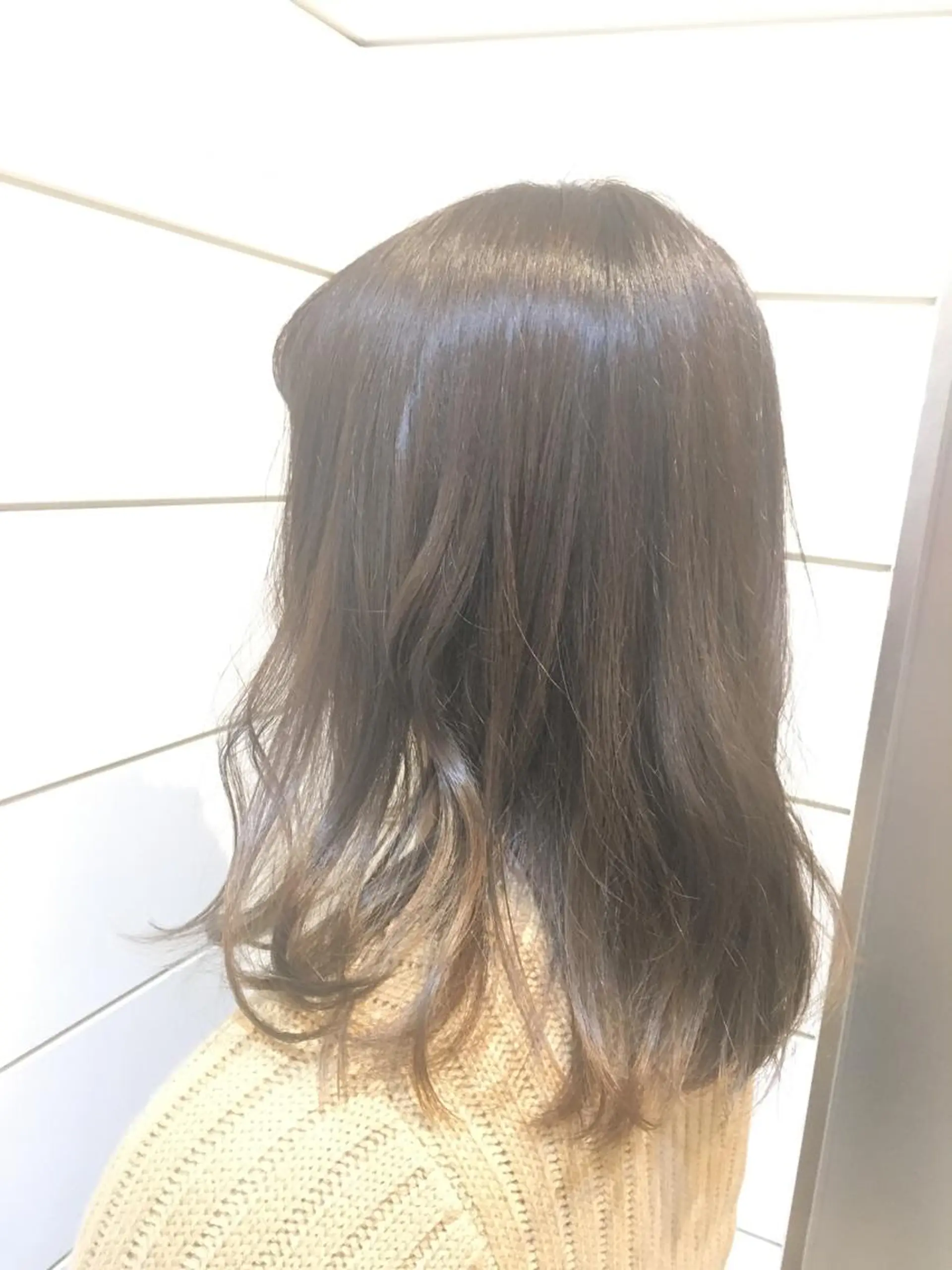 セミロング カラー ヘアアレンジ グレージュ 外国人風カラー 鍵山 千秋のヘアスタイル