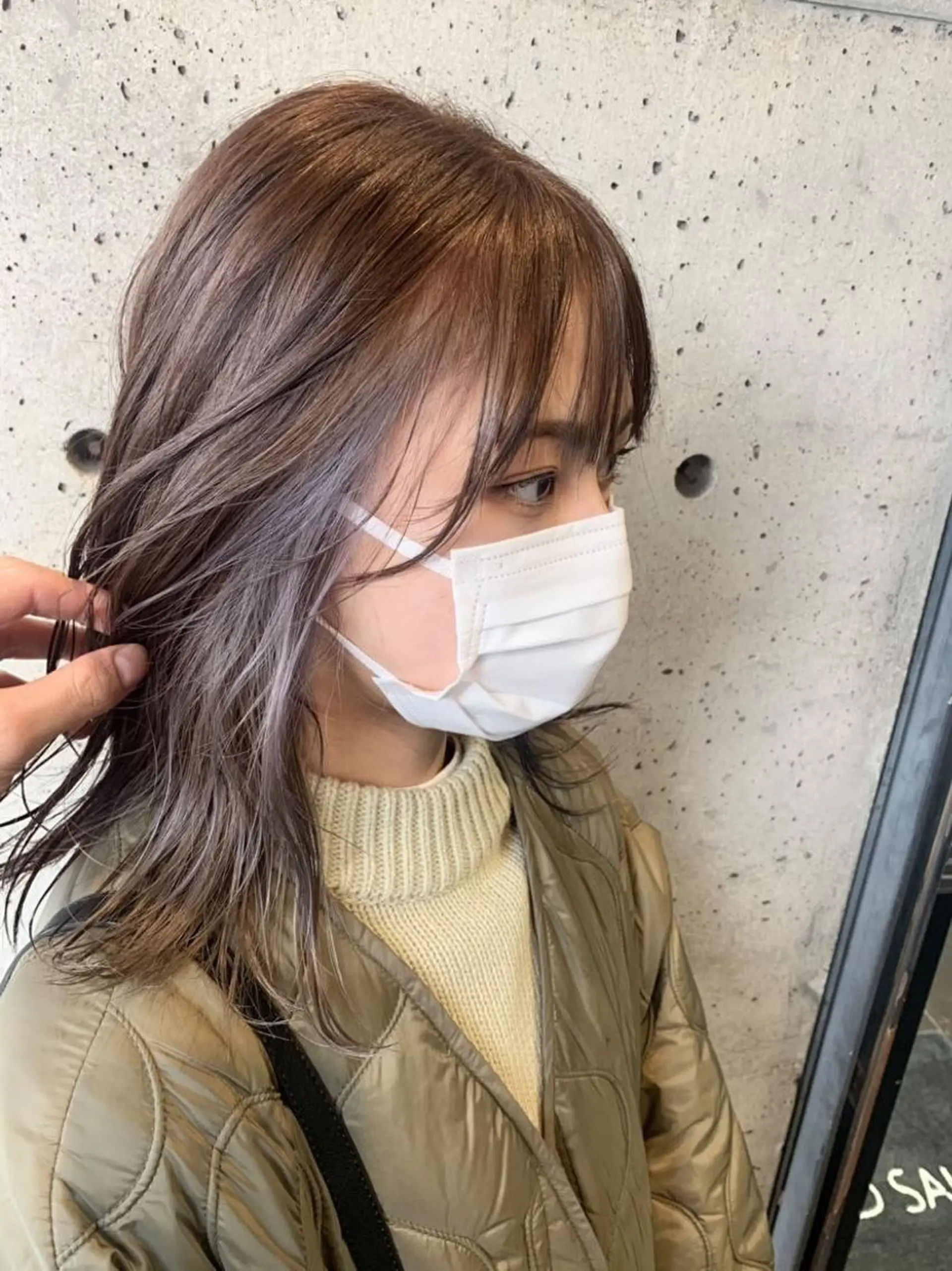 ミディアム カラー ヘアアレンジ ブリーチ ダブルカラー インナーカラー シルバー ROSEL末吉 海渡のヘアスタイル