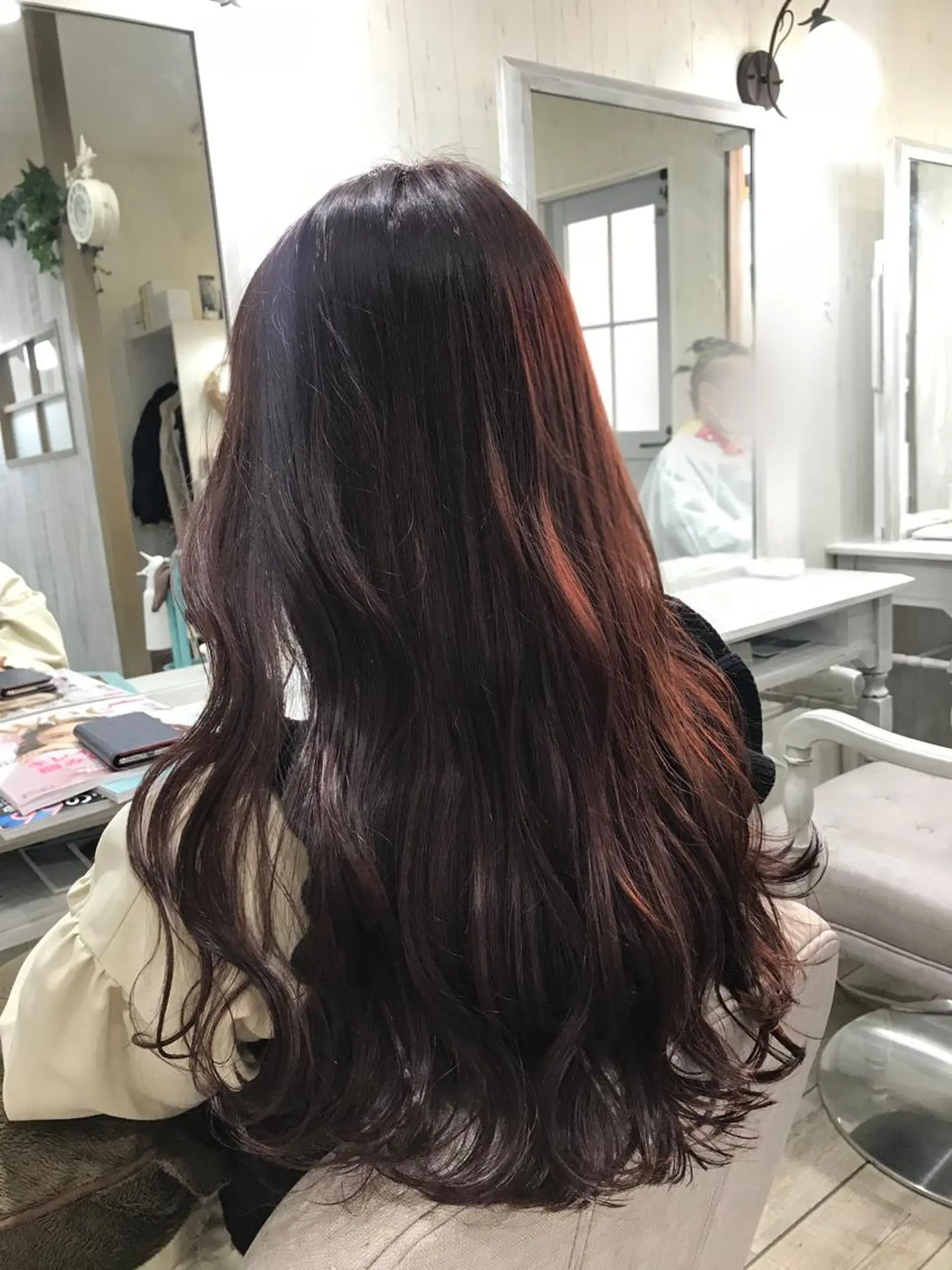 ロング ピンクブラウン ネモトメイナ🌿‬ 今月末で退職しますのヘアスタイル