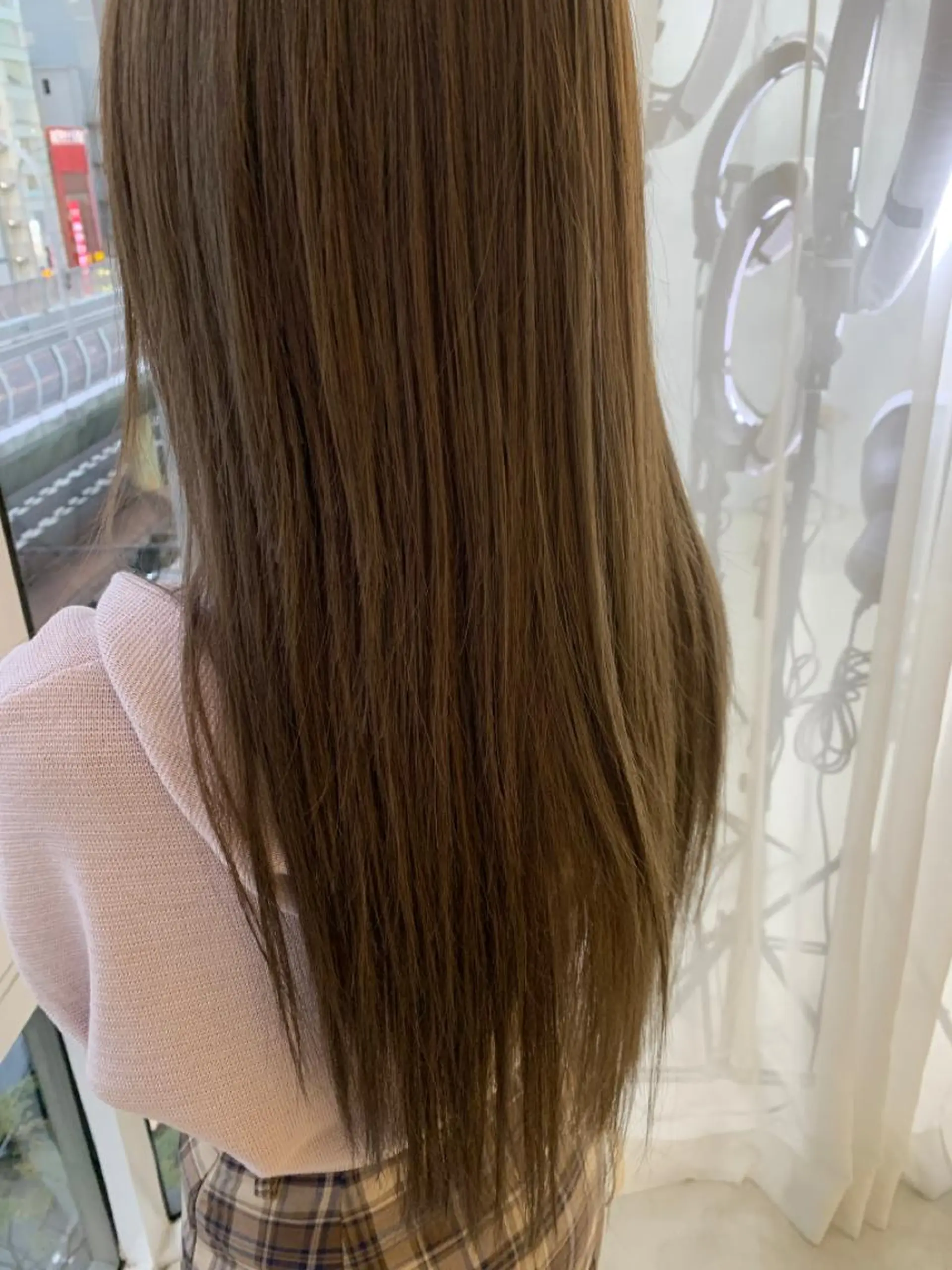 ロング カラー アッシュ ミルクティーアッシュ LUXBE LUCEのヘアスタイル