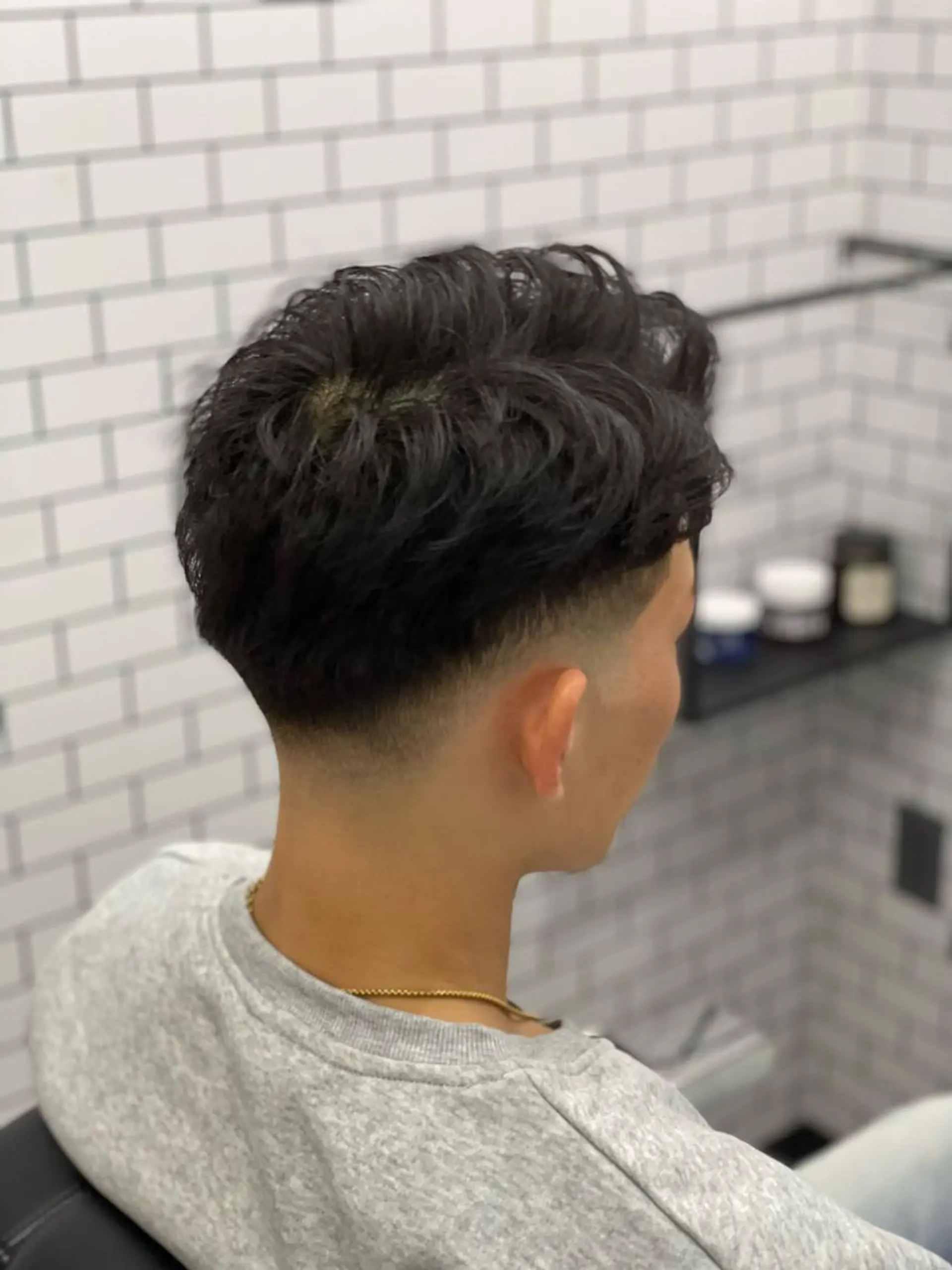 ショート メンズ アップバング センターパート フェードカット メンズパーマ スキンフェード 🔥メンズ特化🔥 谷口力哉のヘアスタイル