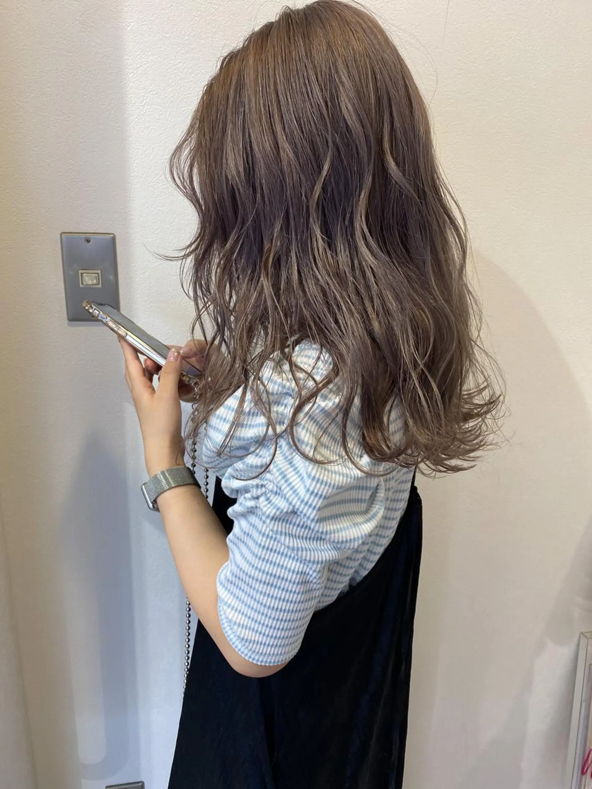 ロング カラー ブリーチ 顔まわり／髪質改 善／白髪ぼかし／中山のヘアスタイル