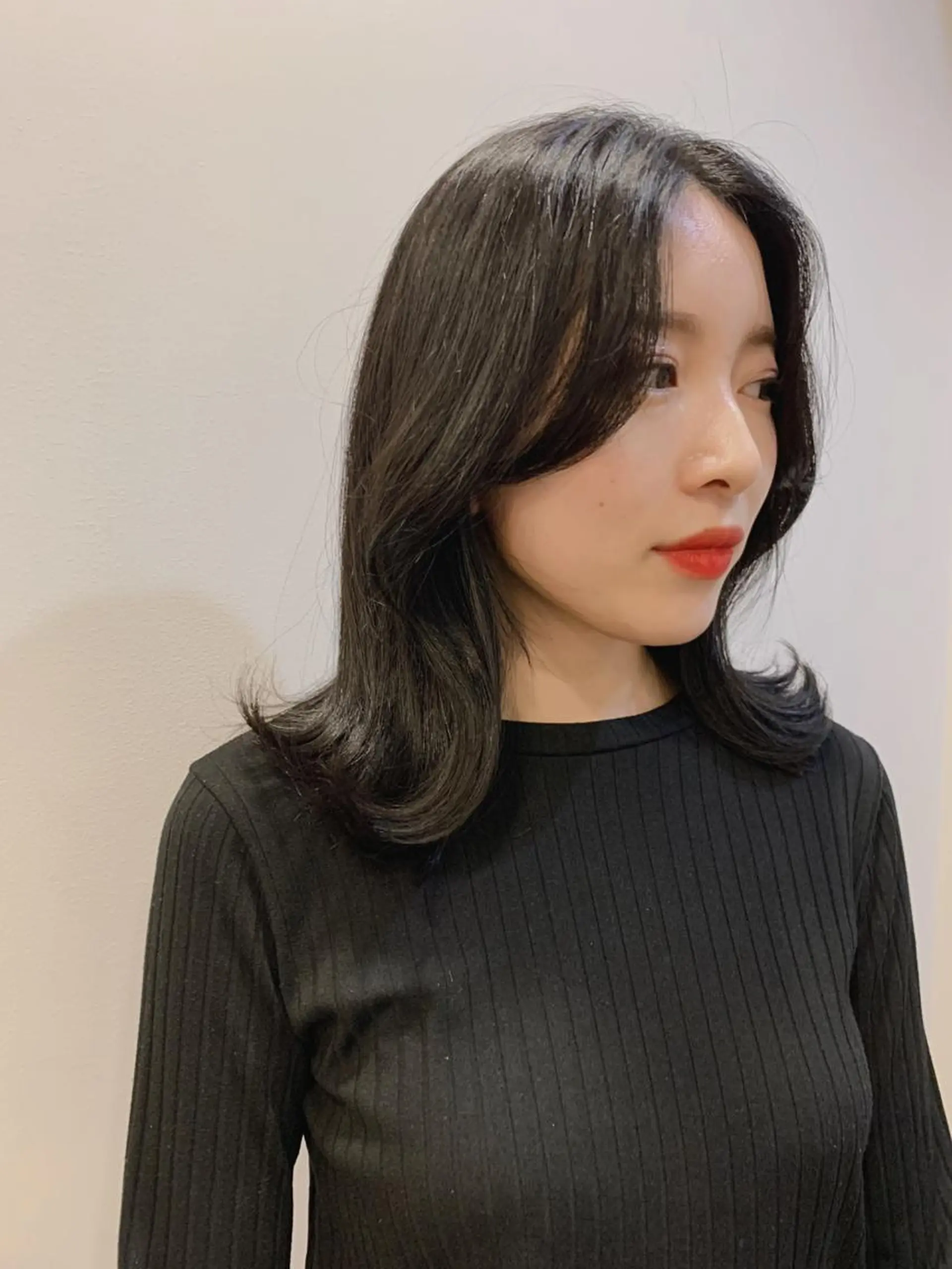 ミディアム カラー 黒髪 グレーブラック エギョモリ 韓国風ヘア カット ヘアカラー トリートメント 韓国🇰🇷髪質改善 Chisaki치사키のヘアスタイル