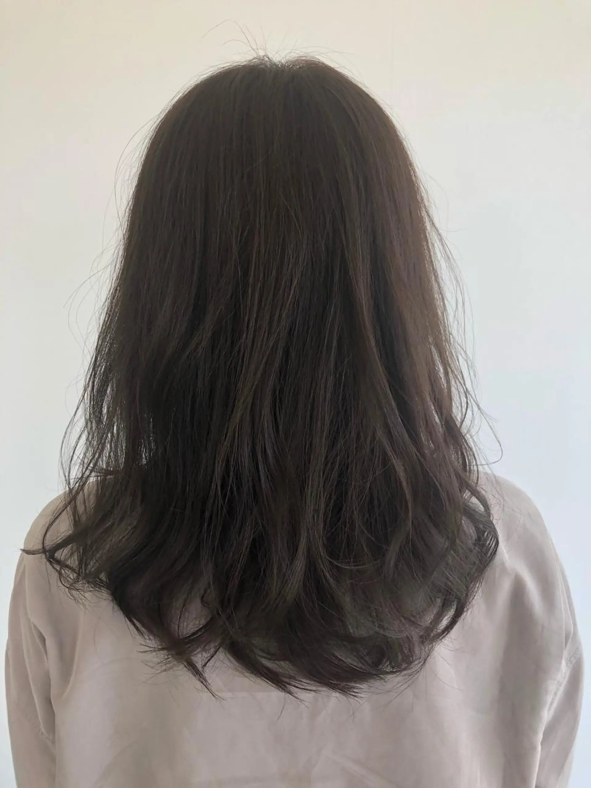 セミロング カラー 松浦 圭希のヘアスタイル