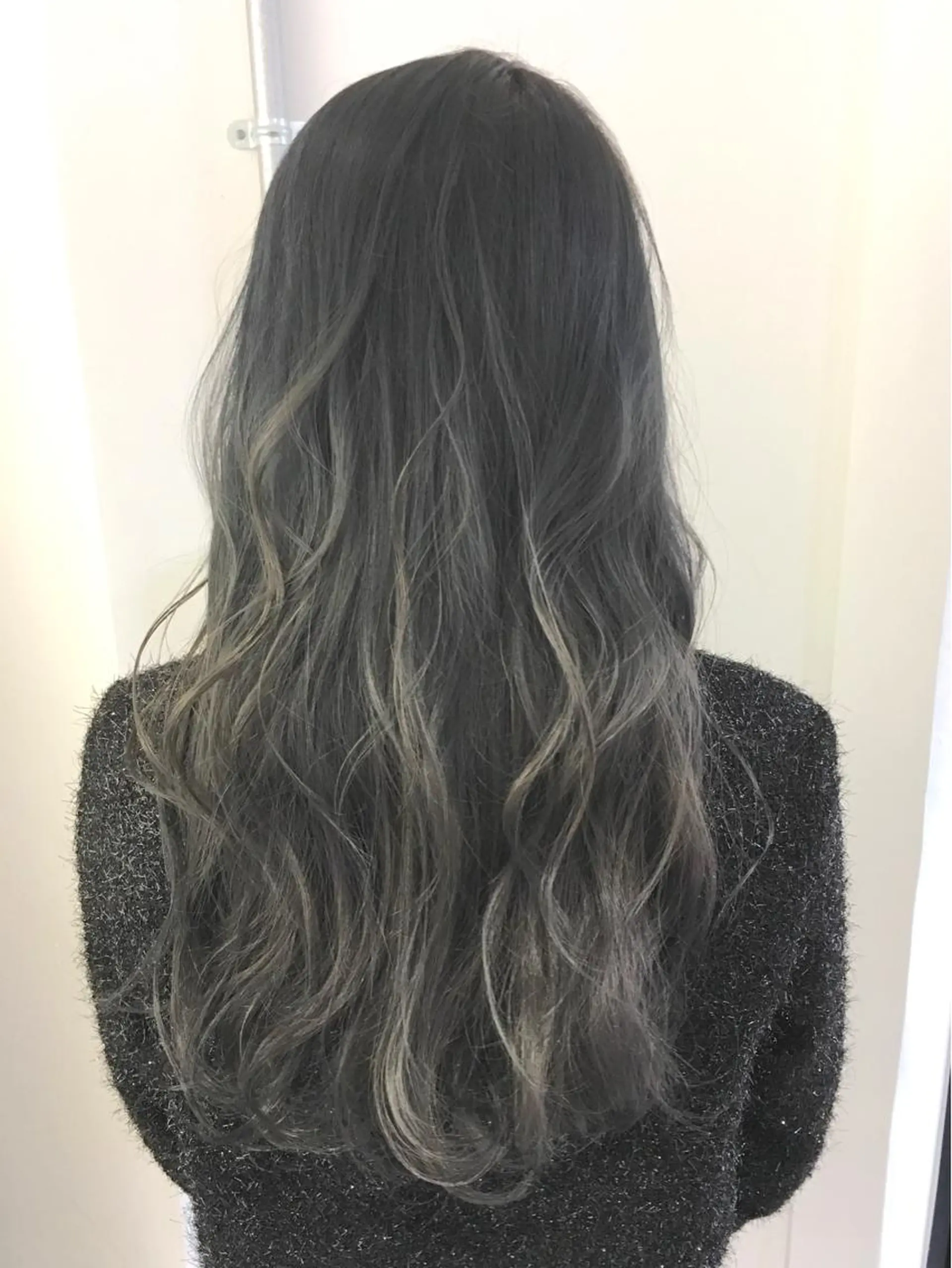 ロング カラー ブルーカラー ブルージュ ヘアカラー トリートメント ヘアセット go today shaire salon 本店所属・yoshi ☆のヘアスタイル