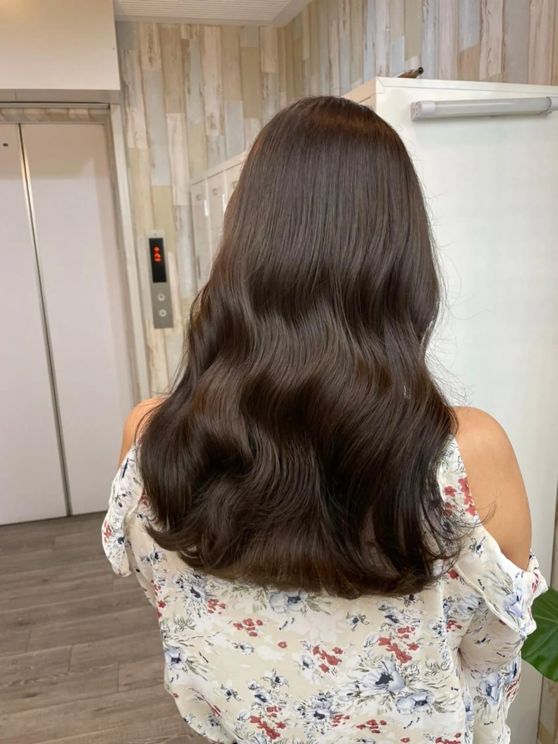 カラー ヘアアレンジ ミディアム パーマ アディクシーカラー アッシュ バレイヤージュ ベージュカラー ブリーチ newi 川崎店のヘアスタイル