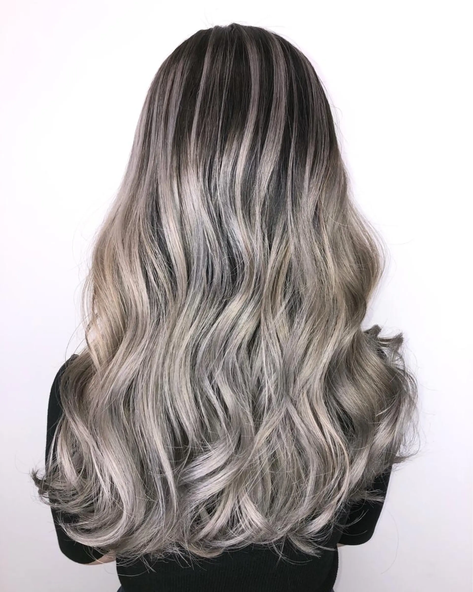 ロング 手島 カミラのヘアスタイル