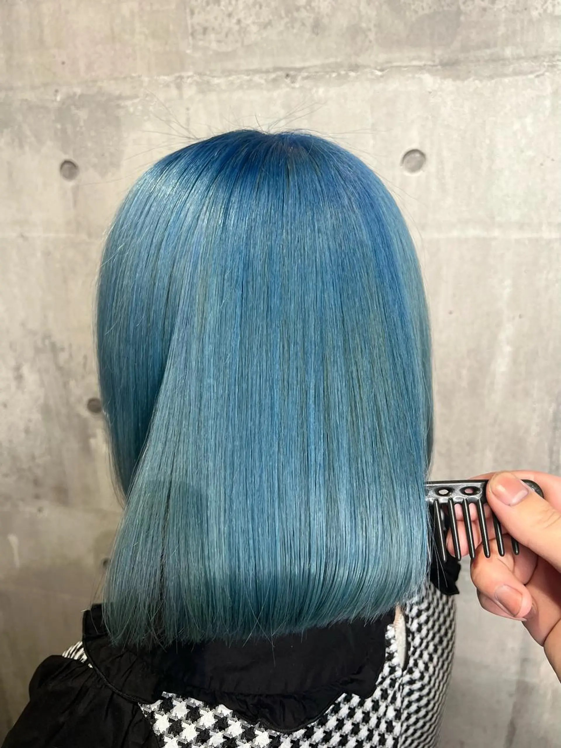 ミディアム カラー ブルーカラー mimiiy梅田 中崎町ハイトーンのヘアスタイル