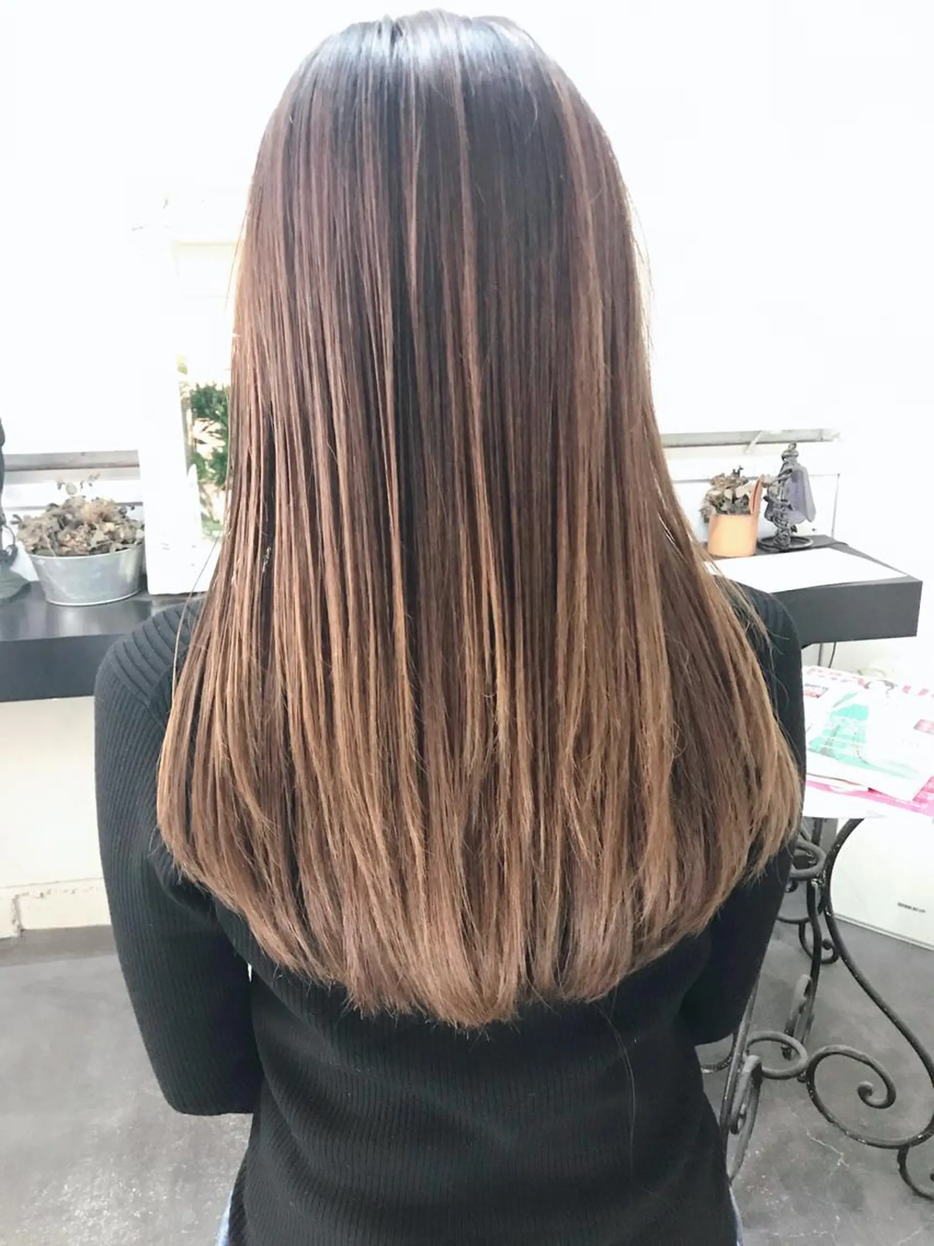 ロング カラー ヘアアレンジ お団子ヘア 結婚式・ブライダル 切りっぱなしボブ バレイヤージュ デザインカラー Mariana/ 鶴原-ハイライトのヘアスタイル