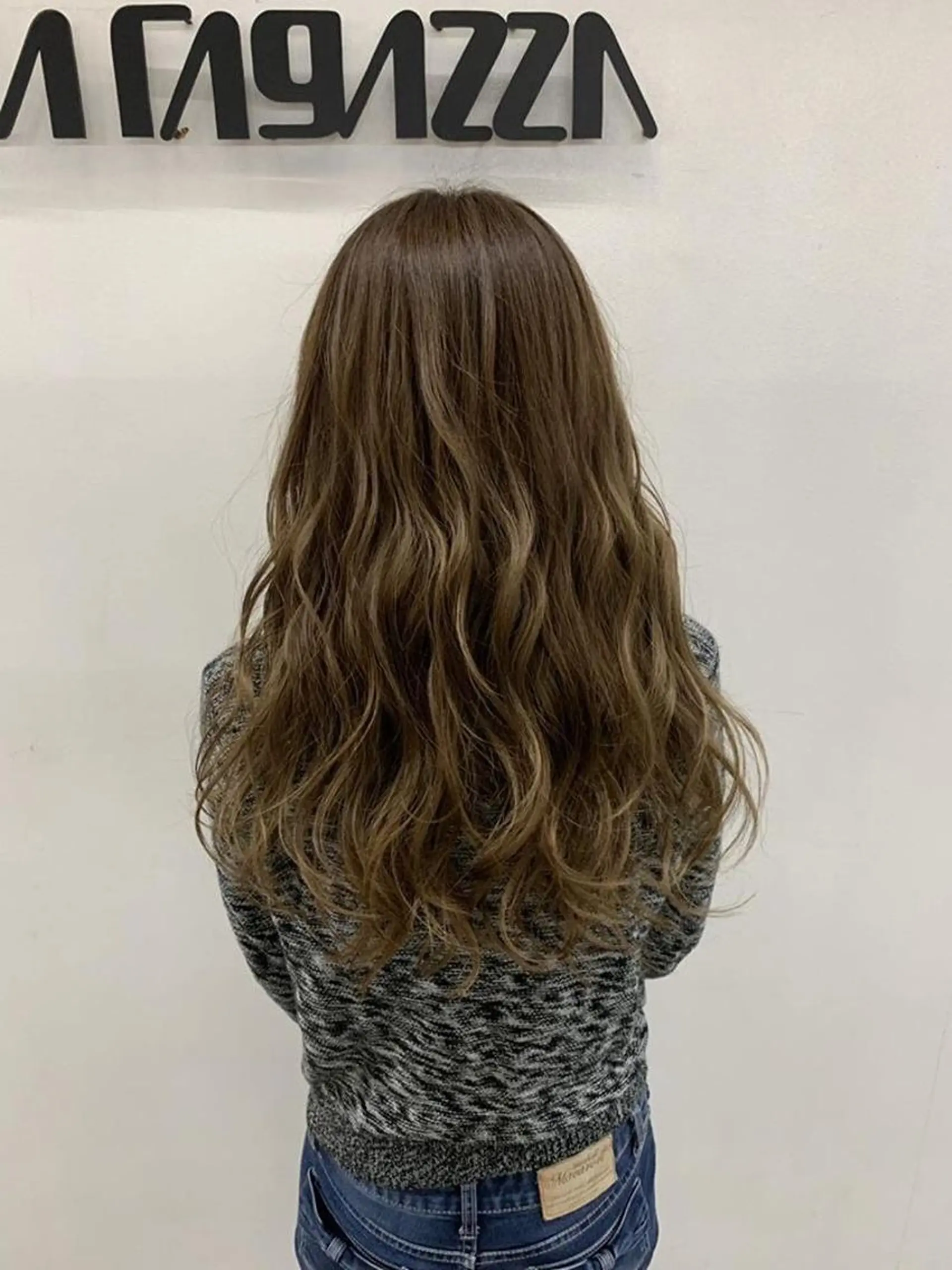 ロング カラー グレージュ ハイライトカラー ミルクティーグレージュ ハイライト 東條 克義のヘアスタイル