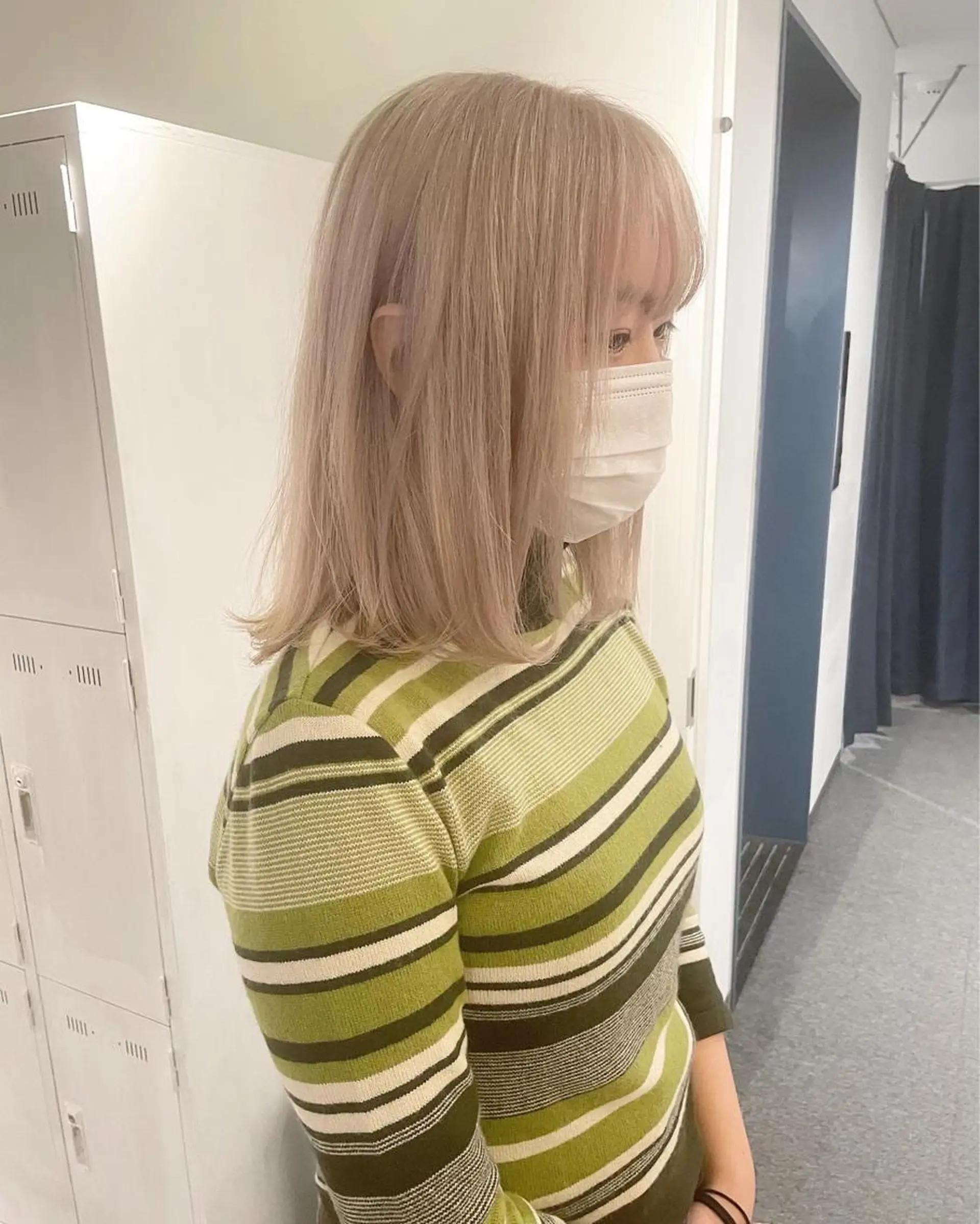 ミディアム カラー ベージュカラー ミルクティーベージュ ホワイトミルクティーベージュ ヘアカラー トリートメント ハイトーン/レイヤー /ケアブリーチ石川治のヘアスタイル