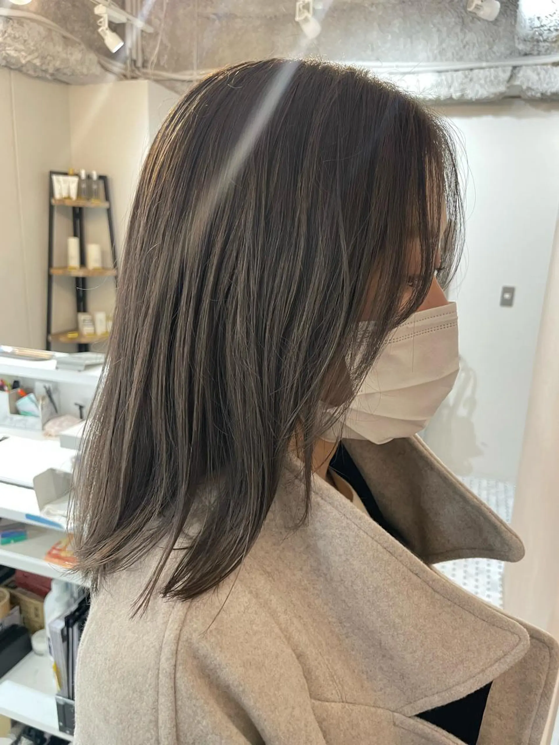 ミディアム カラー レイヤー　べージュ 白石研太のヘアスタイル