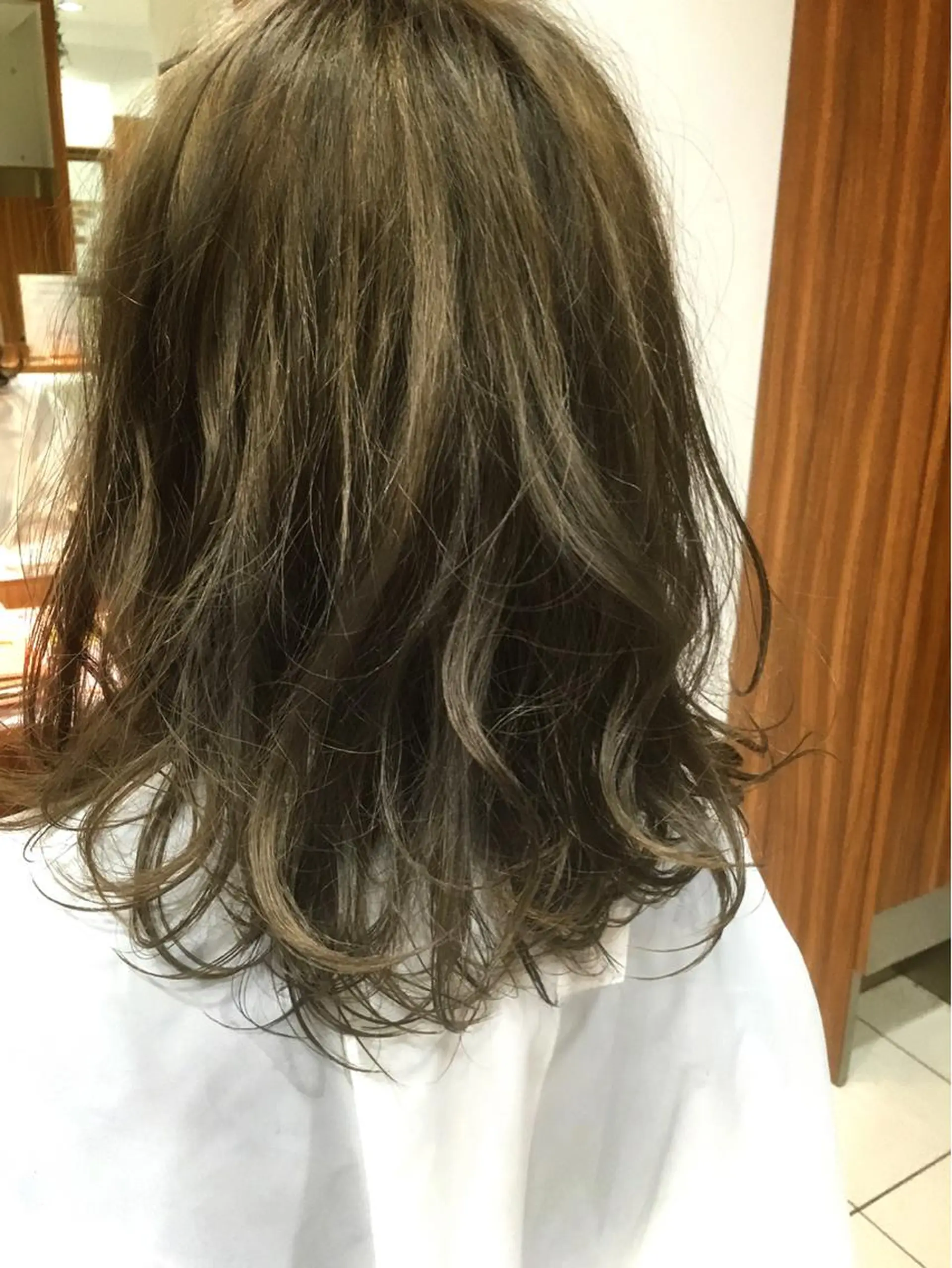 ミディアム カラー 白髪ぼかしハイライト 柳川拓哉のヘアスタイル