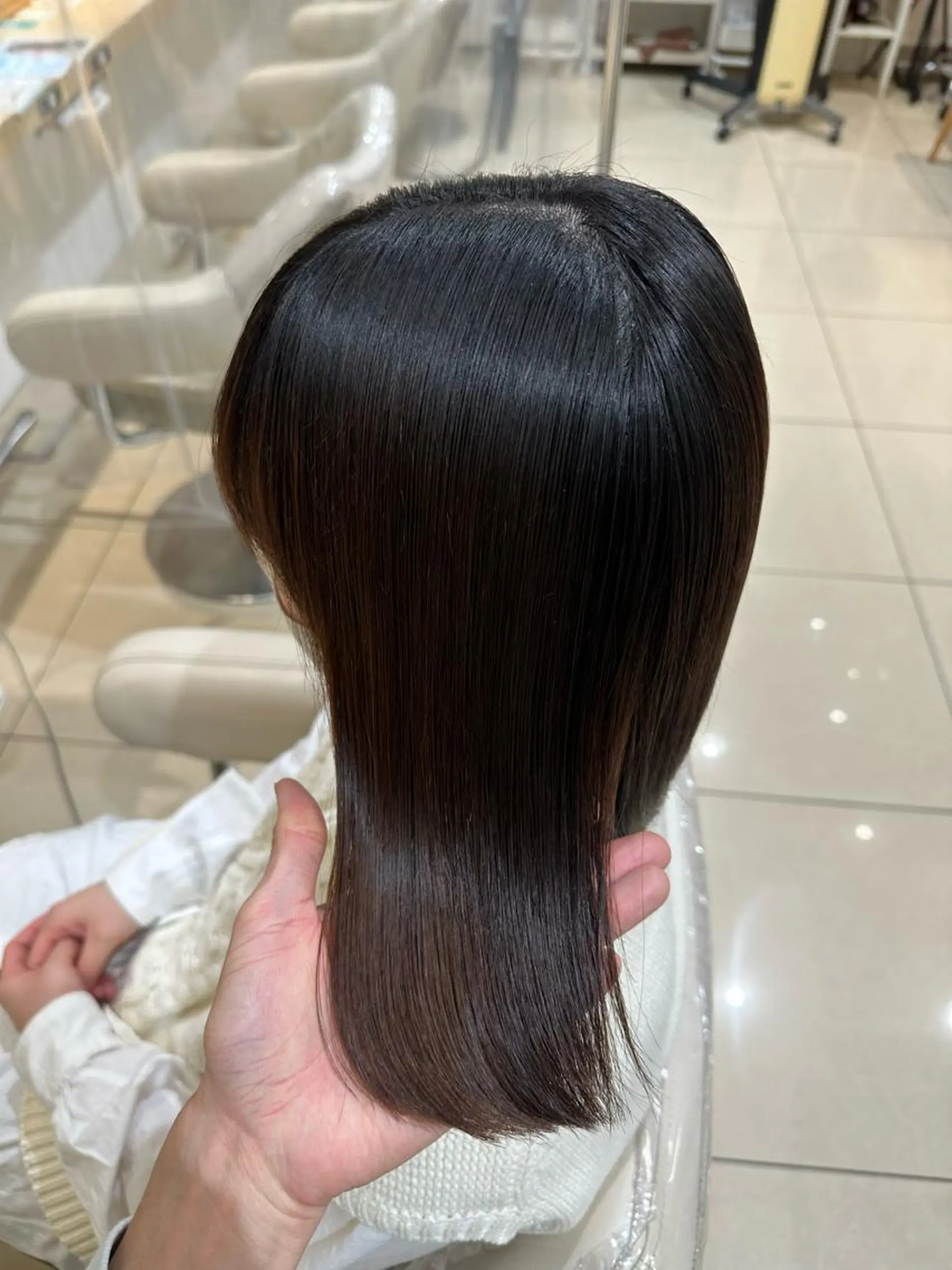 セミロング カット 縮毛矯正 トリートメント 美髪⭐︎髪質改善 井上　康司のヘアスタイル