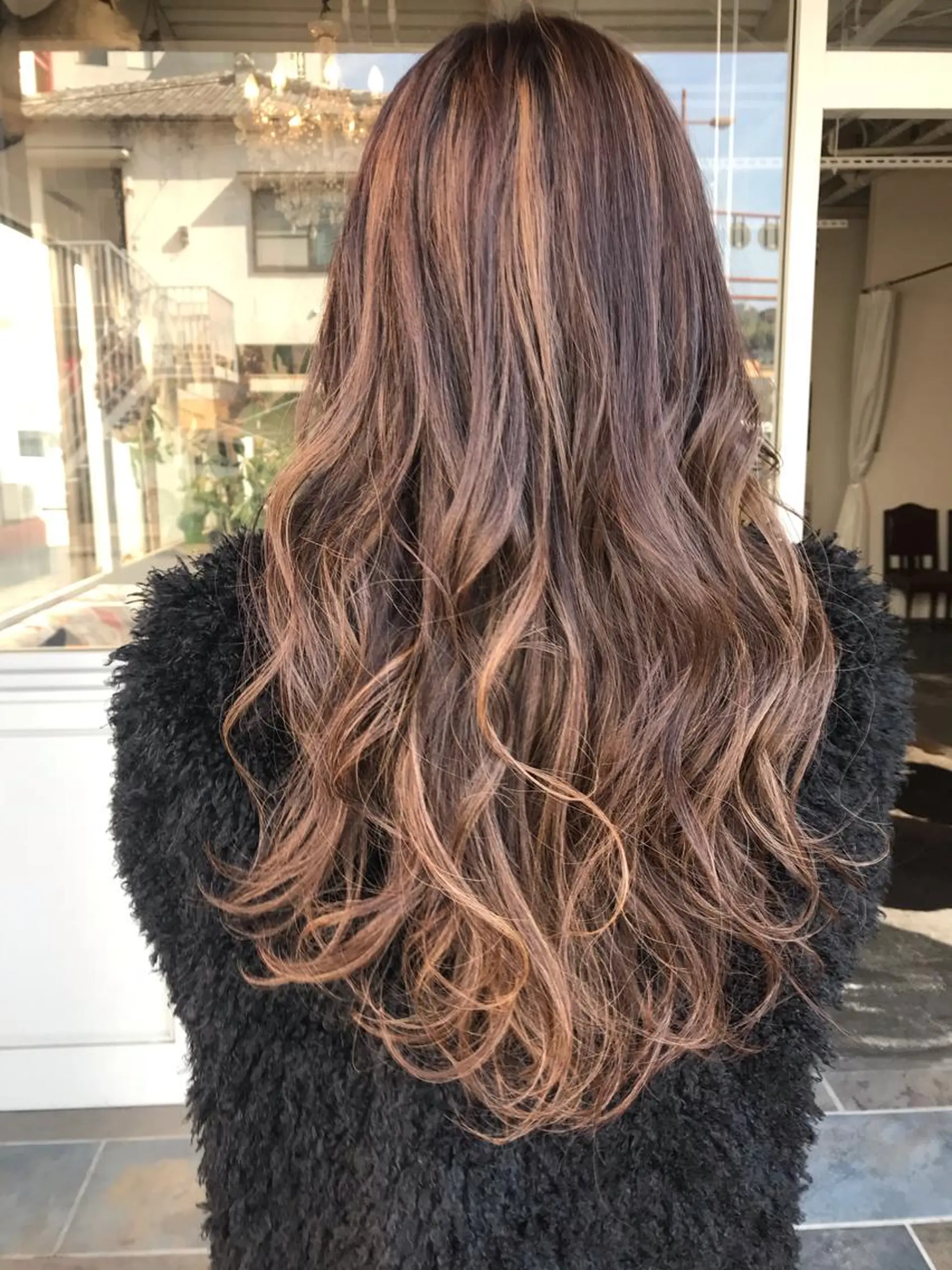 ロング カラー ヘアアレンジ お団子ヘア 切りっぱなしボブ バレイヤージュ ブリーチ グラデーションカラー Mariana/ 鶴原-ハイライトのヘアスタイル