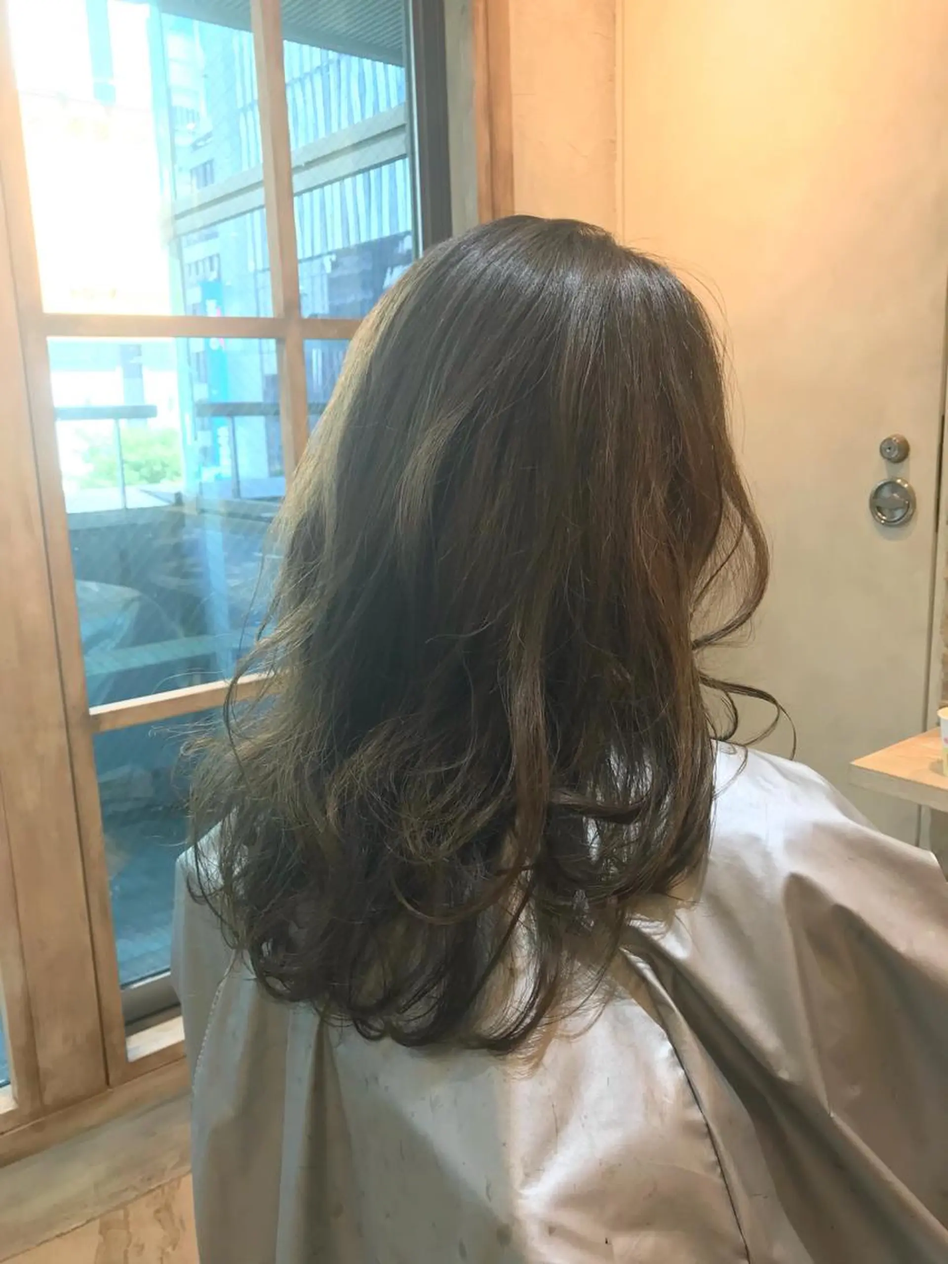 セミロング カラー グレージュ 髪質改善・艶髪特化 木村侑平のヘアスタイル