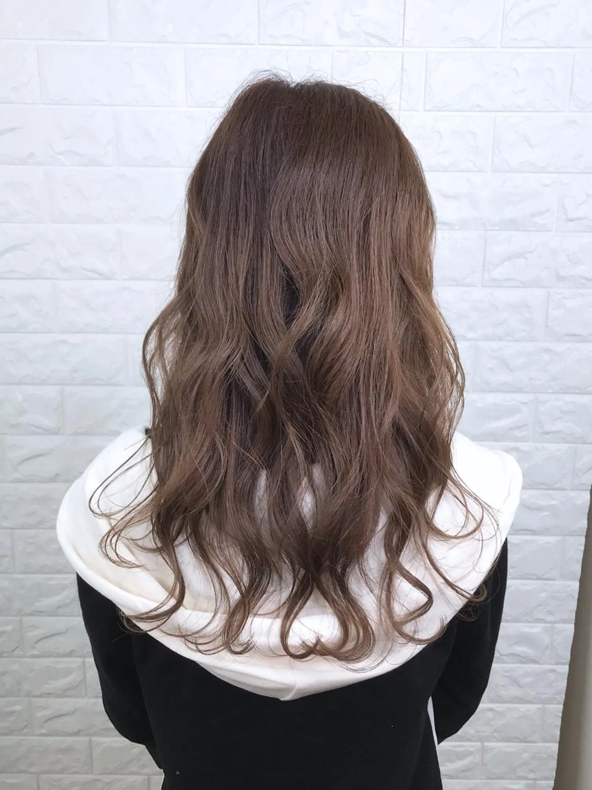 ロング カラー アッシュ ベージュカラー ブリーチ 透明感カラー イルミナカラー エイジングケア特化 美容師✂️山崎竜二のヘアスタイル