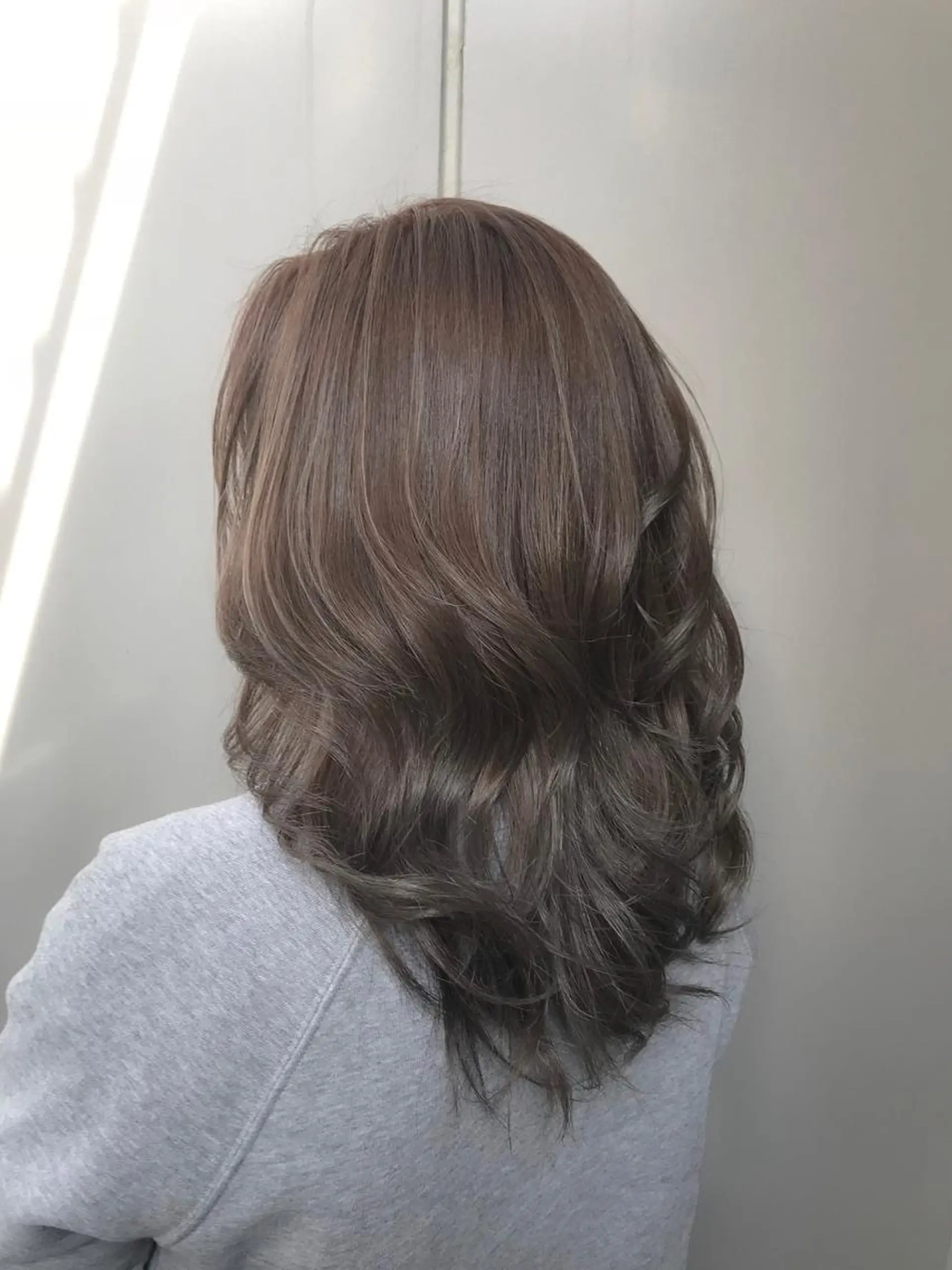 ミディアム カラー イルミナカラー ラベンダーカラー 【透明感、艶髪】西村 有司のヘアスタイル