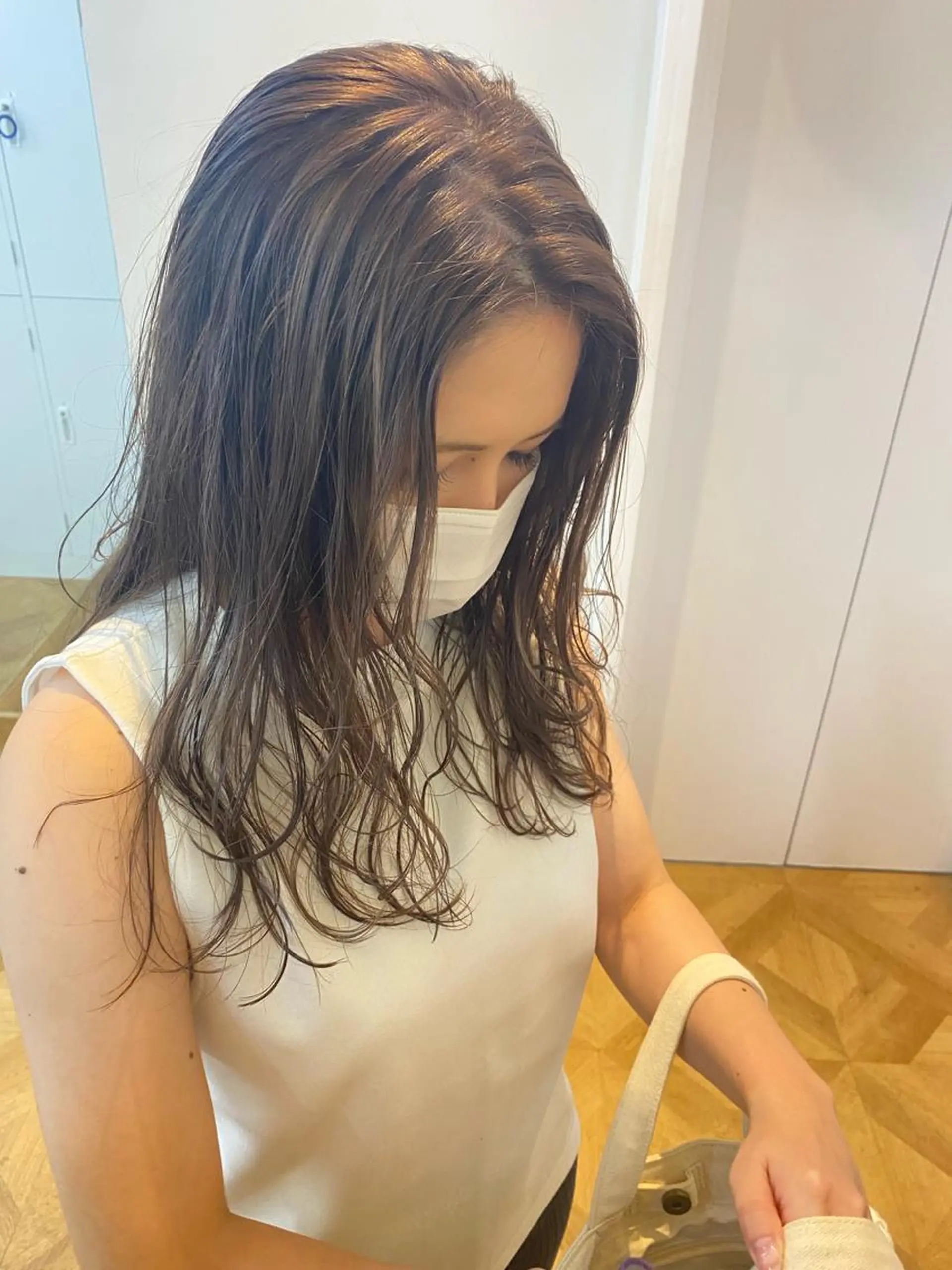 ロング カラー nishido ハイライト/パーマのヘアスタイル