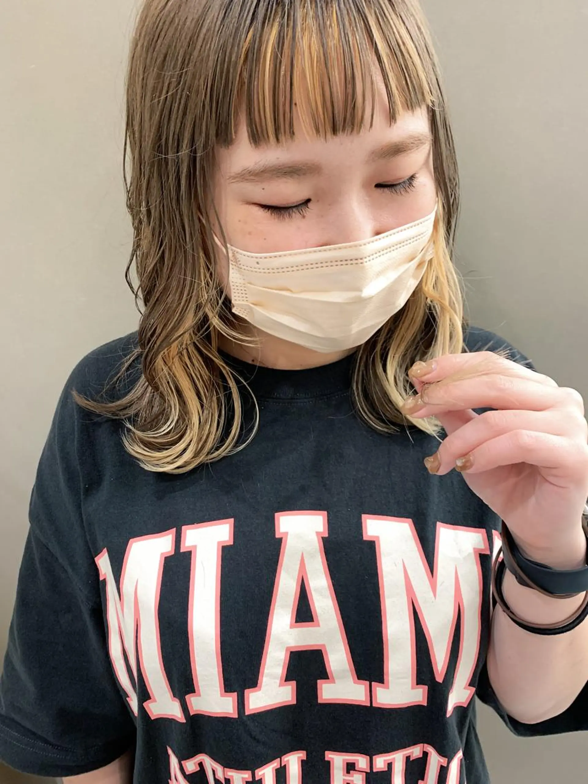 ミディアム イエローカラー くびれヘア 似合わせカット 小顔カット ヘアカラー トリートメント カラー得意【梅田】 瀧本友梨乃のヘアスタイル