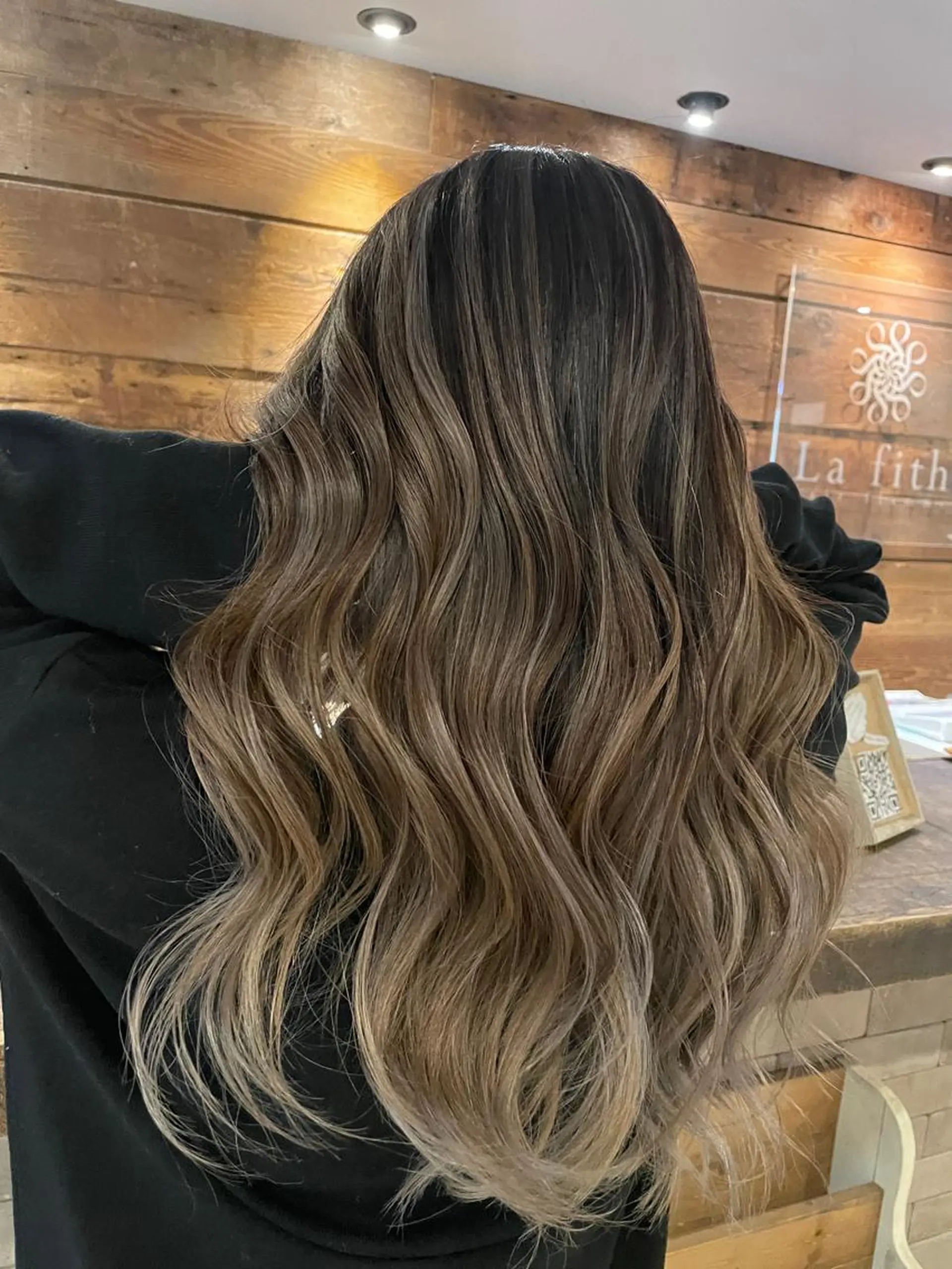 ロング カラー バレイヤージュ ベージュカラー ブリーチ 透明感カラー ダブルカラー ハイトーン×髪質改善 KENTAのヘアスタイル