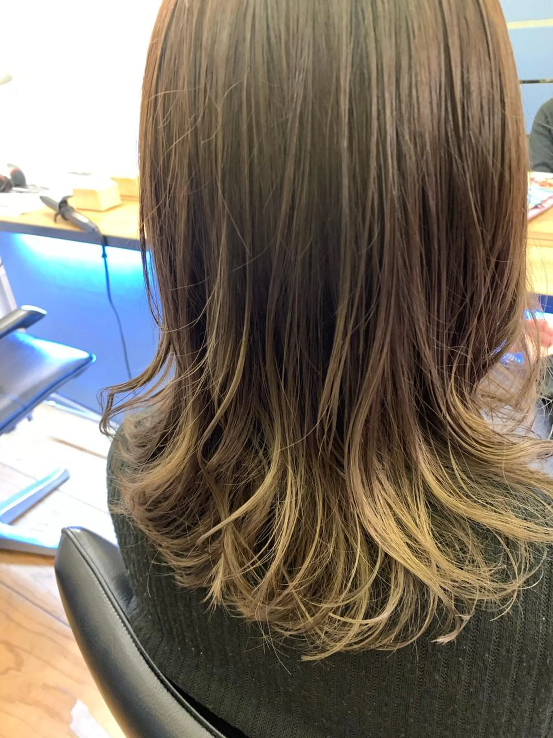 セミロング カラー ブリーチ グレージュ Lagom なかだのヘアスタイル