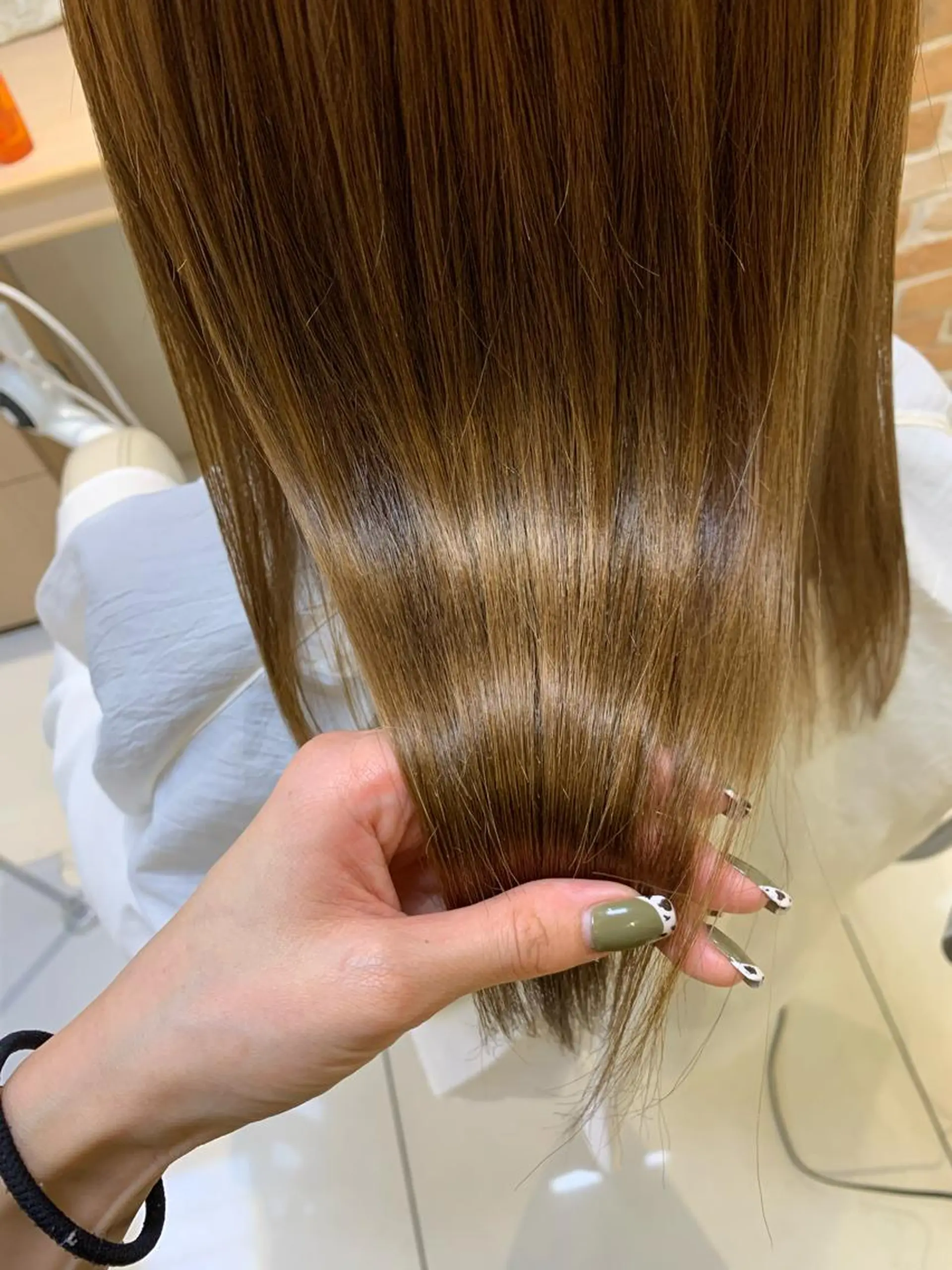 セミロング 縮毛矯正 トリートメント 店長ハイトーンカラー 柞山史奈のヘアスタイル