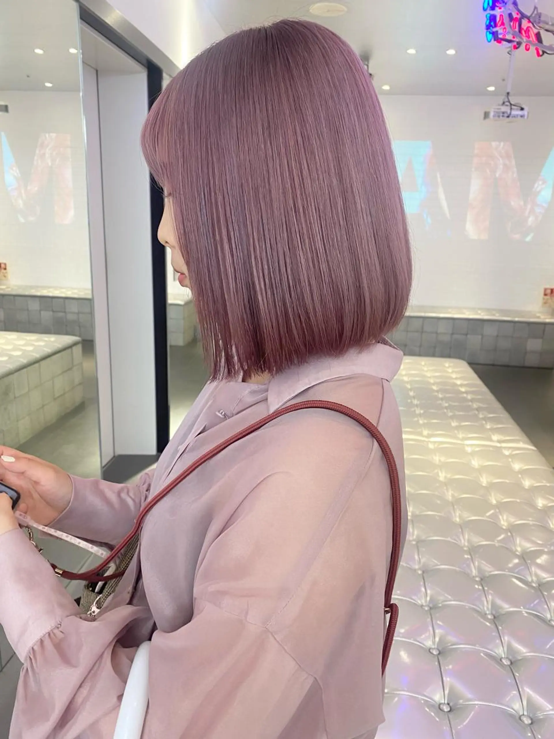 ミディアム パーマ ヘアアレンジ ピンクラベンダー ヘアカラー トリートメント 🎨ハイトーン/ 切りっぱなし みつきのヘアスタイル