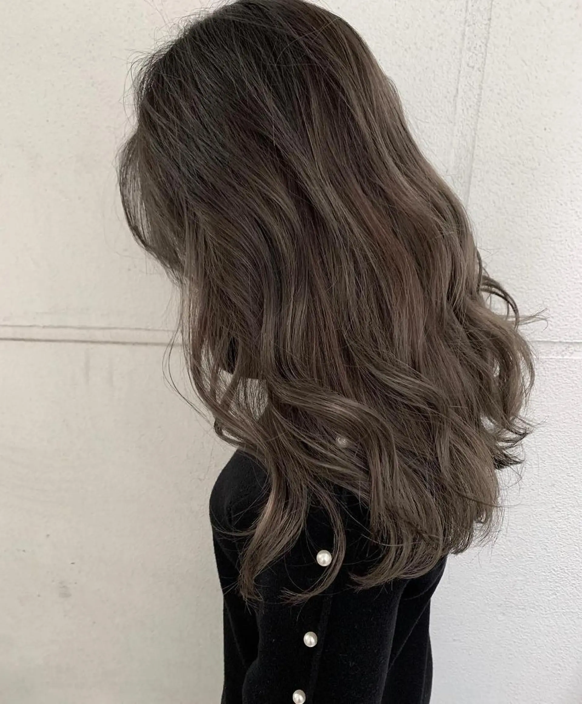 ロング カラー ブリーチ 透明感カラー グレージュ ブリーチなしカラー オリーブカラー 福西 洋斗のヘアスタイル