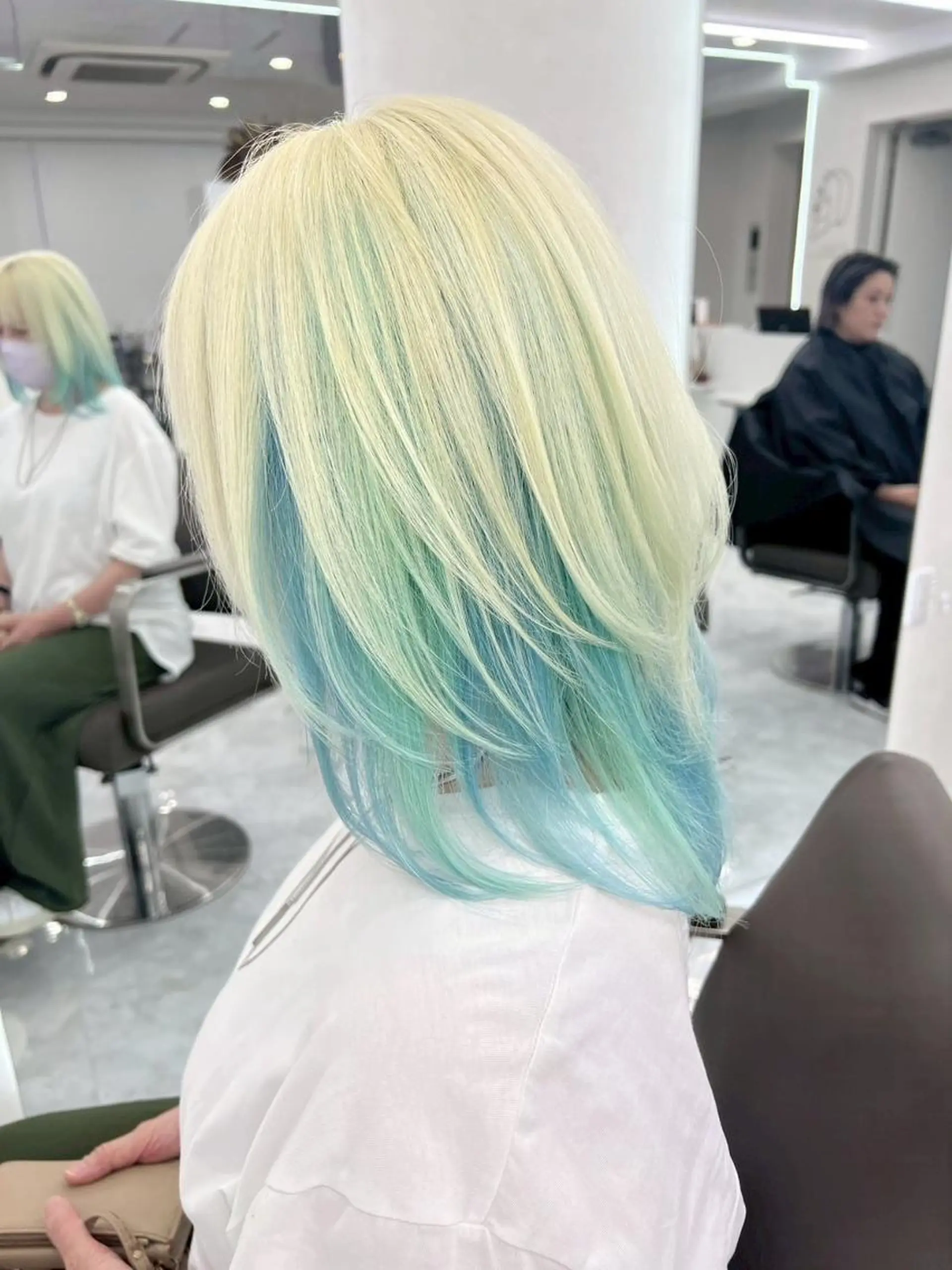 セミロング カラー アディクシーカラー アッシュ バレイヤージュ ベージュカラー ブルーカラー 髪質改善ストレート髪 質改善カラー特化中崎のヘアスタイル