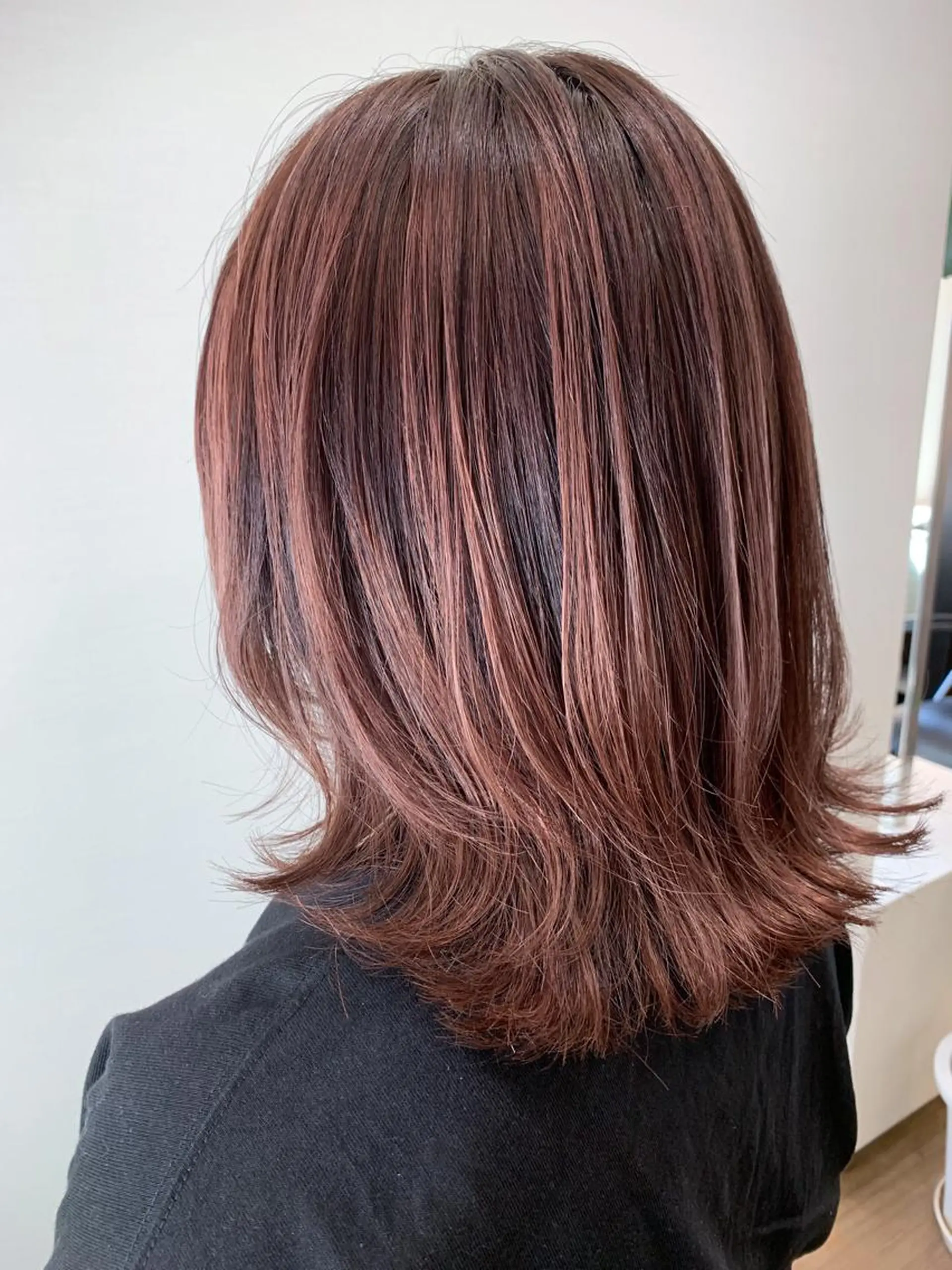 ミディアム カラー 薄田 珠美のヘアスタイル