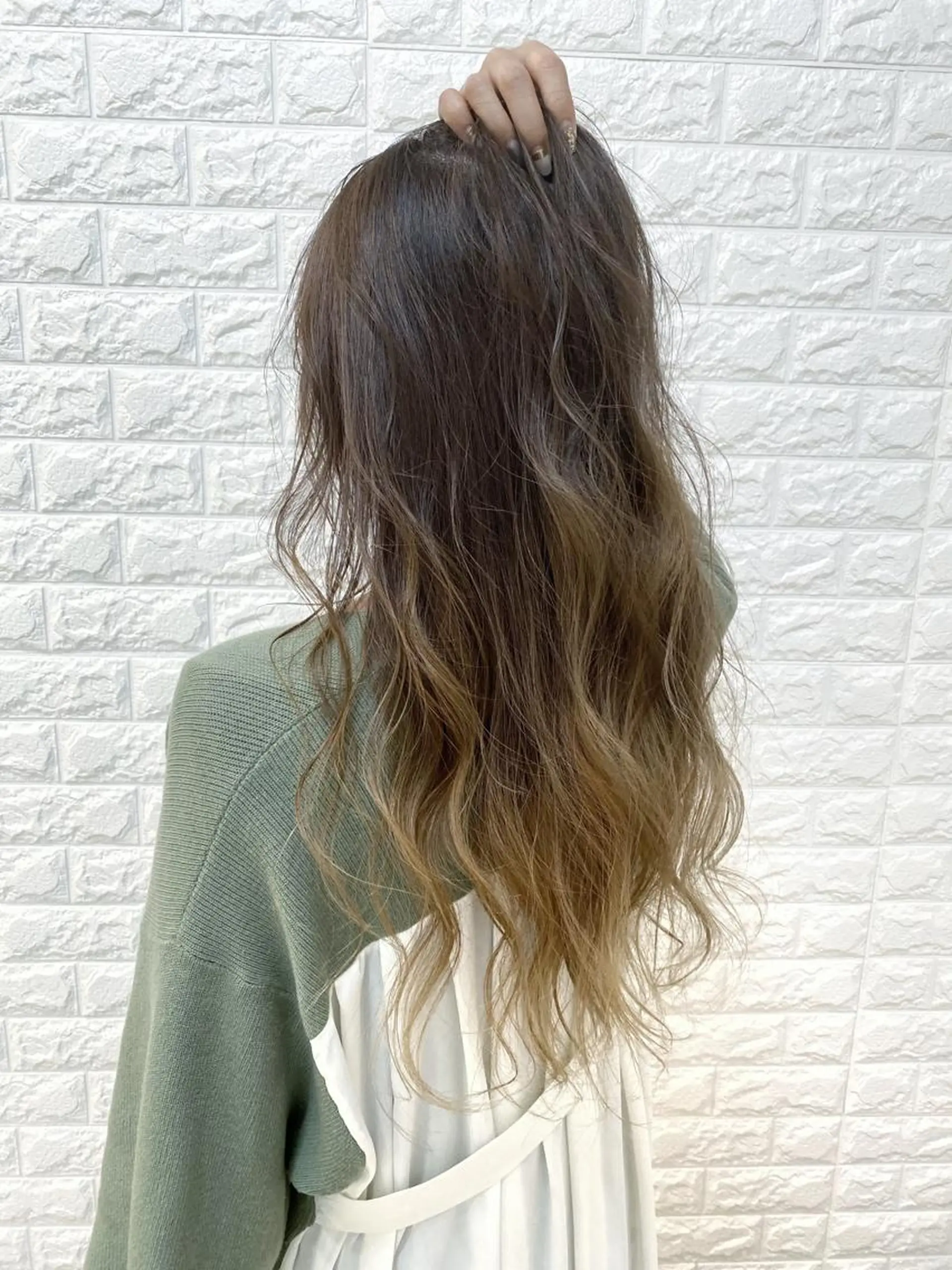 ロング アッシュ アッシュグレー アッシュグレージュ 高木 麻知子のヘアスタイル