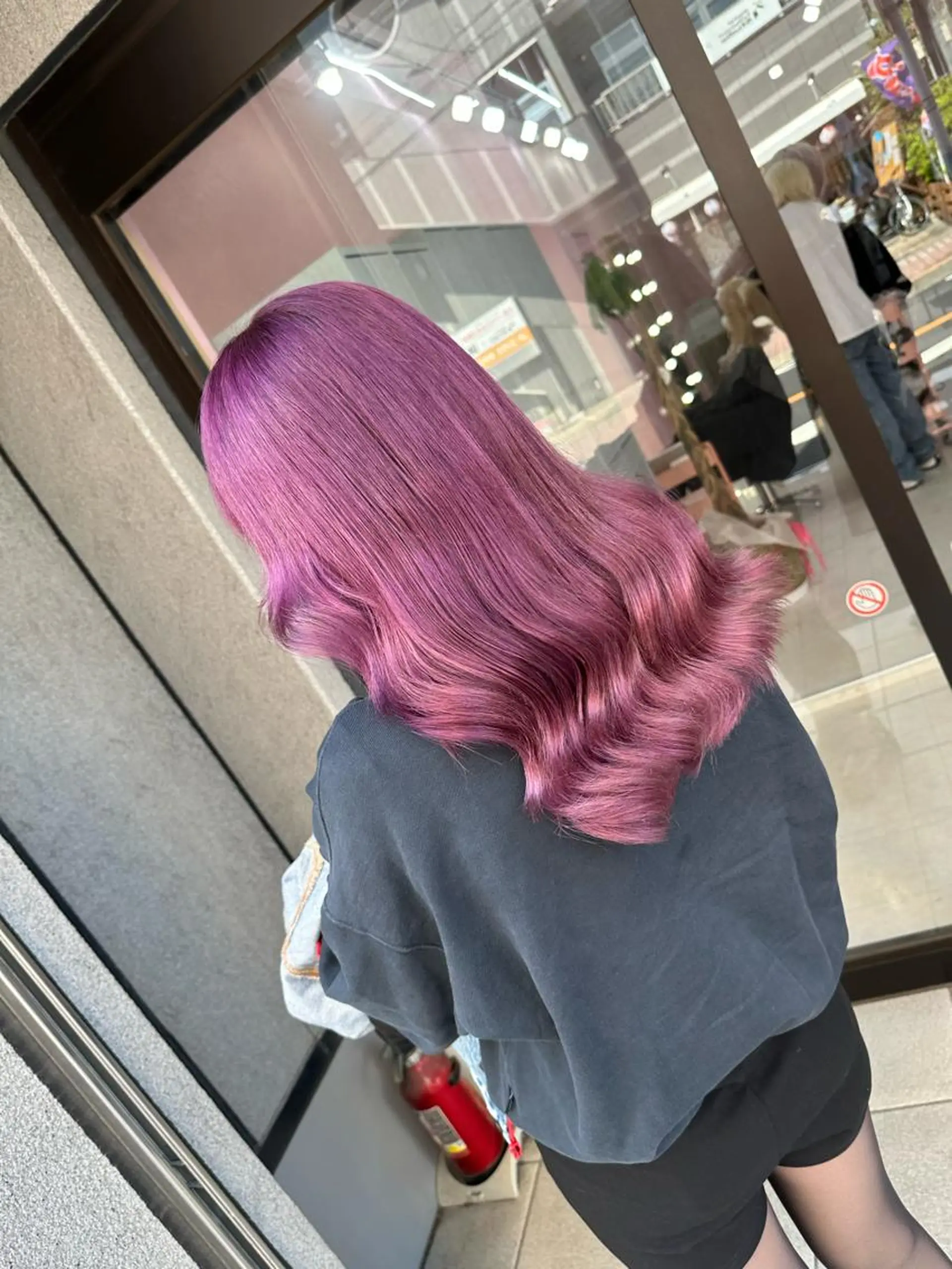 セミロング カラー アッシュ アッシュグレー アッシュグレージュ バレイヤージュ ミストバング ✨色落ちまで可愛い✨ MANATO🎨🌈のヘアスタイル